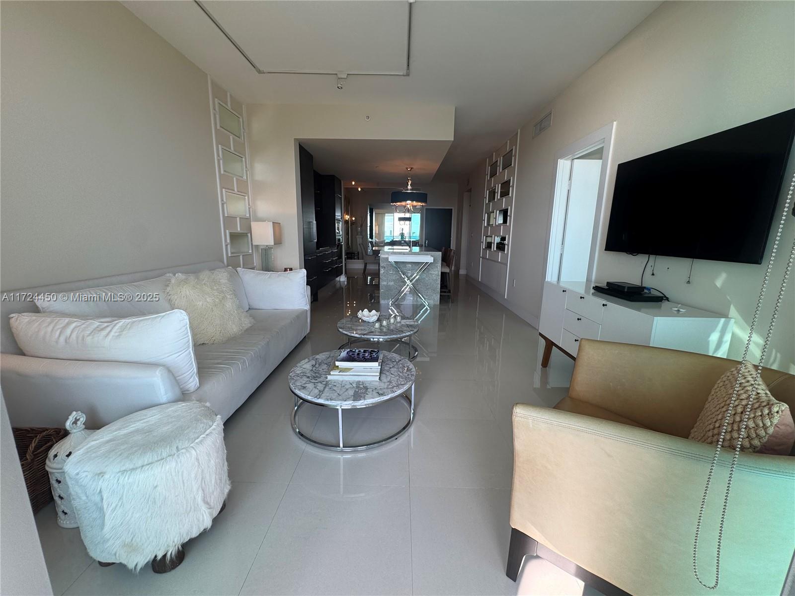900 Biscayne Blvd # 2707
