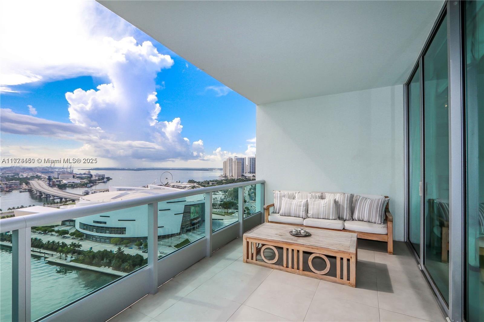 900 Biscayne Blvd # 2707