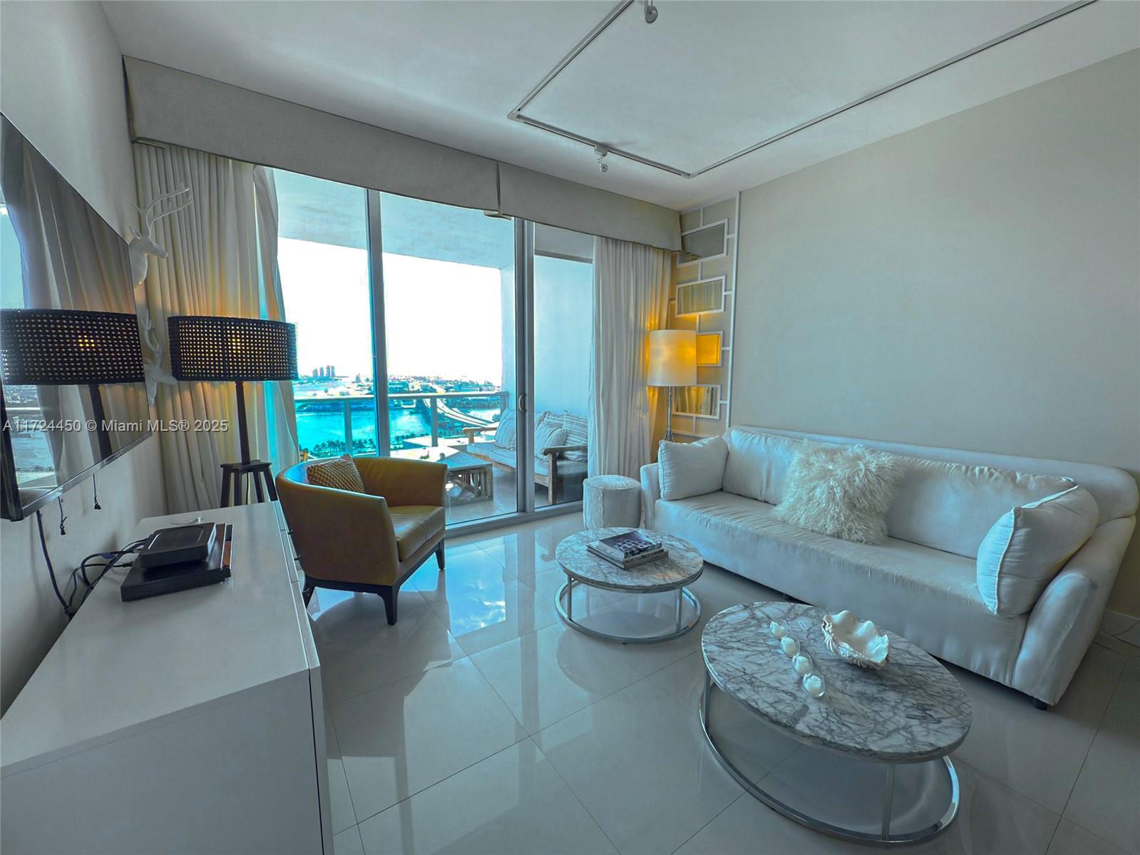 900 Biscayne Blvd # 2707