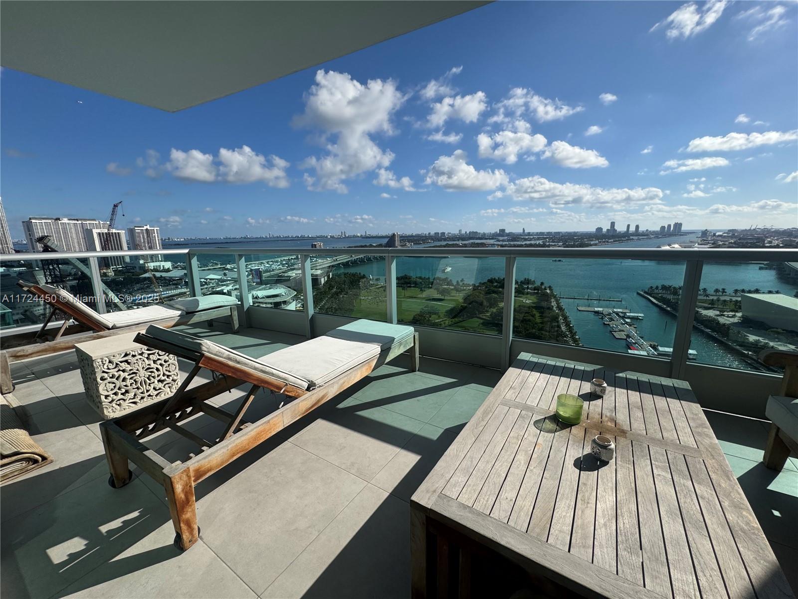 900 Biscayne Blvd # 2707