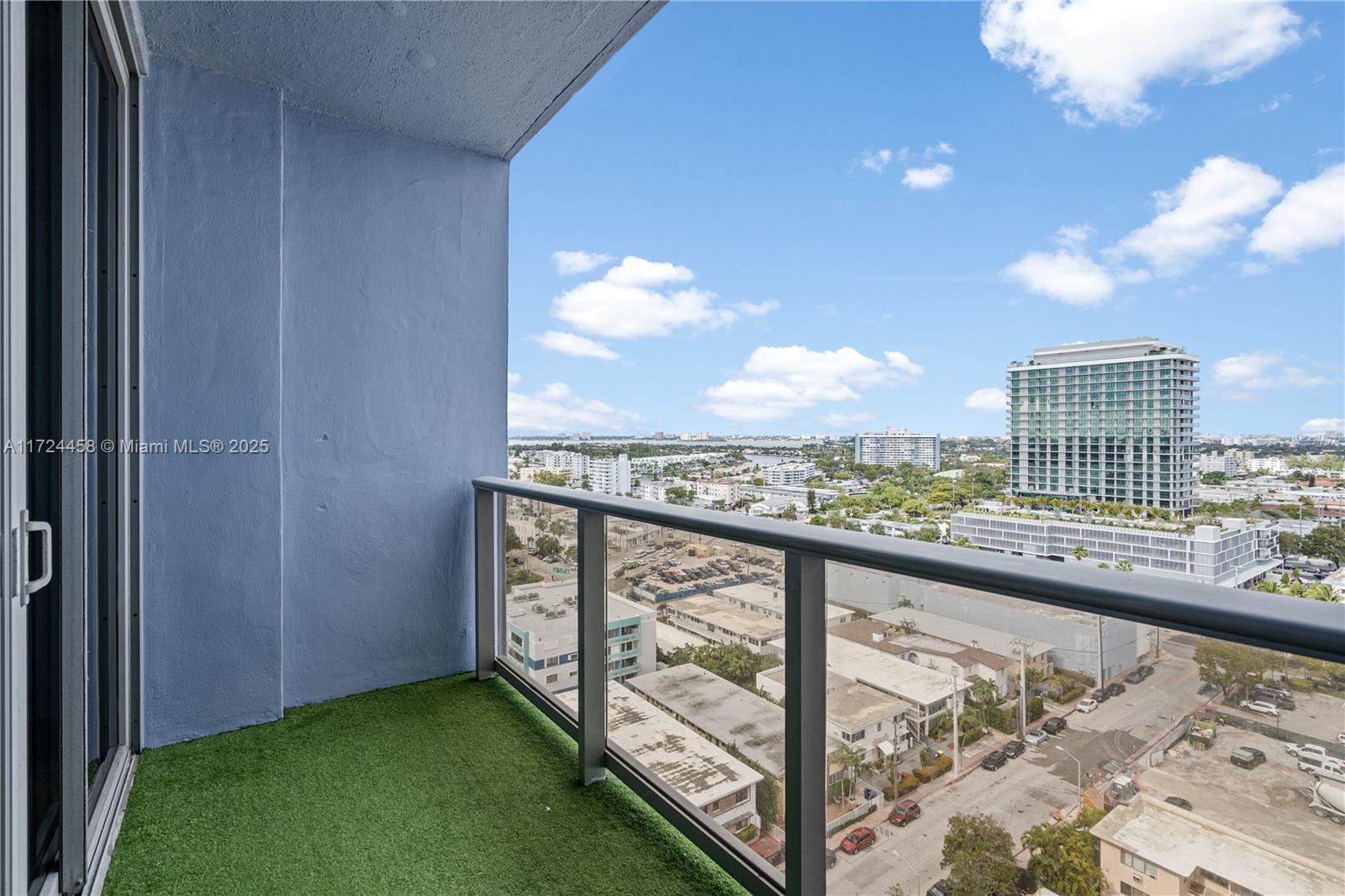 401 69th St Unit: PH109