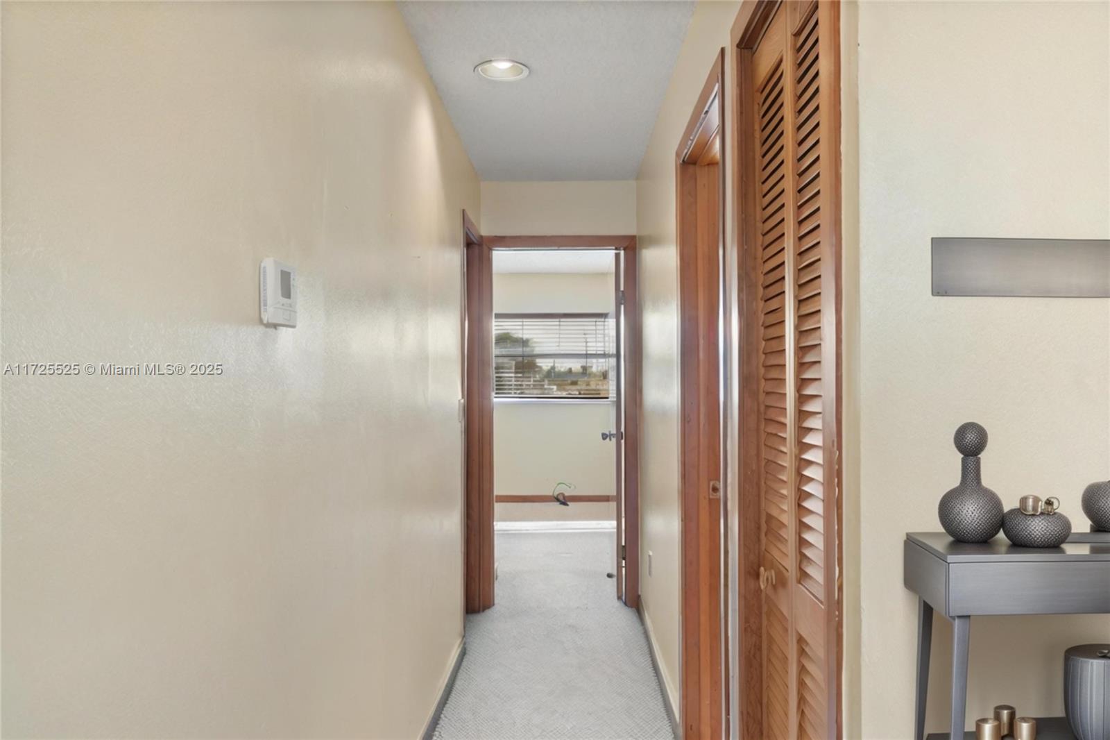 860 W 39th Pl