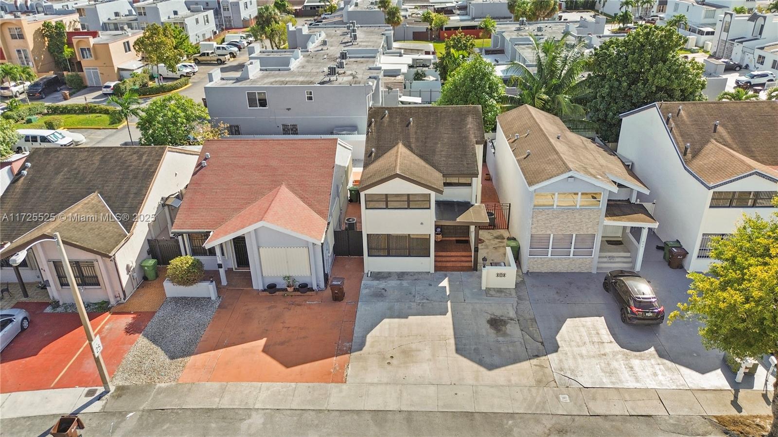 860 W 39th Pl