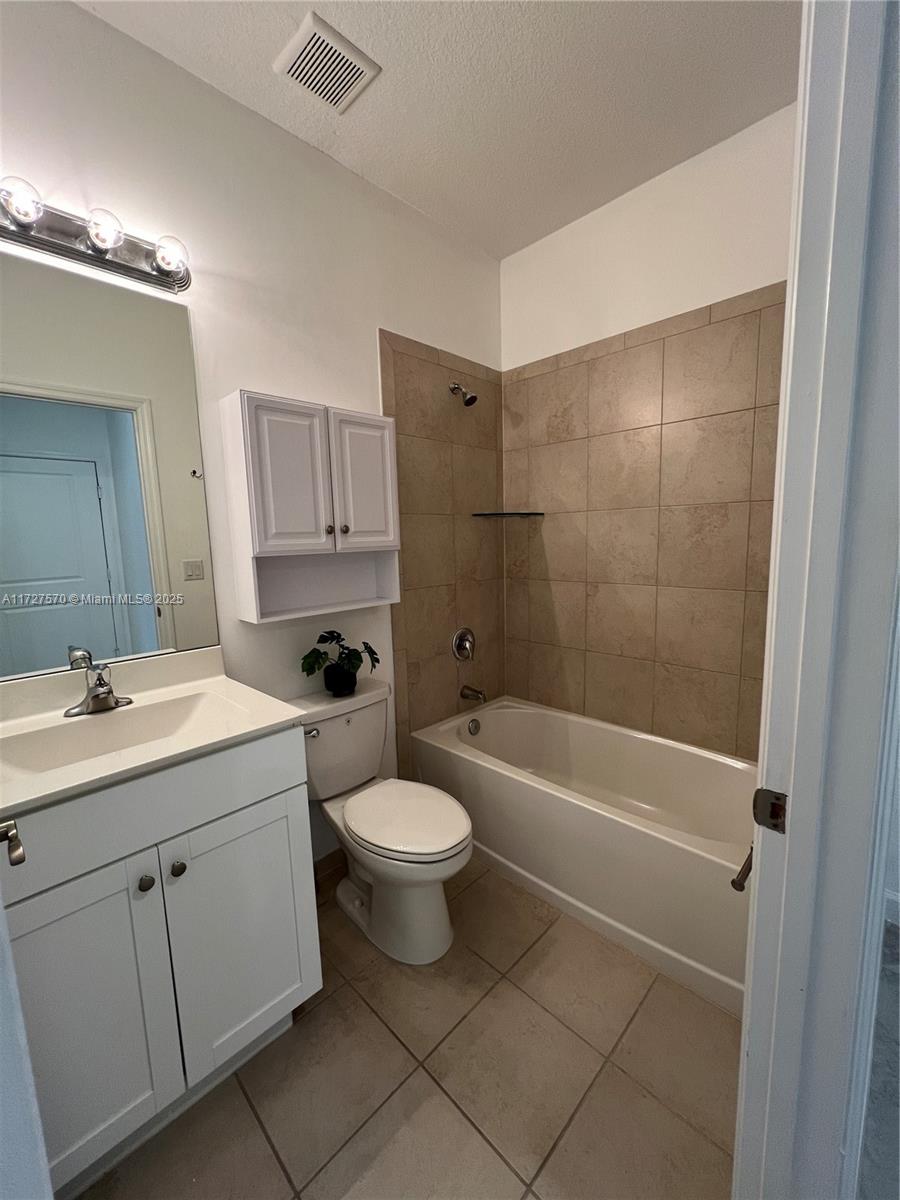 2552 SE 1st St # 2552
