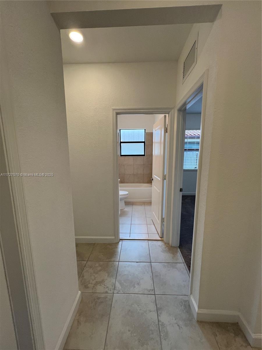 2552 SE 1st St # 2552