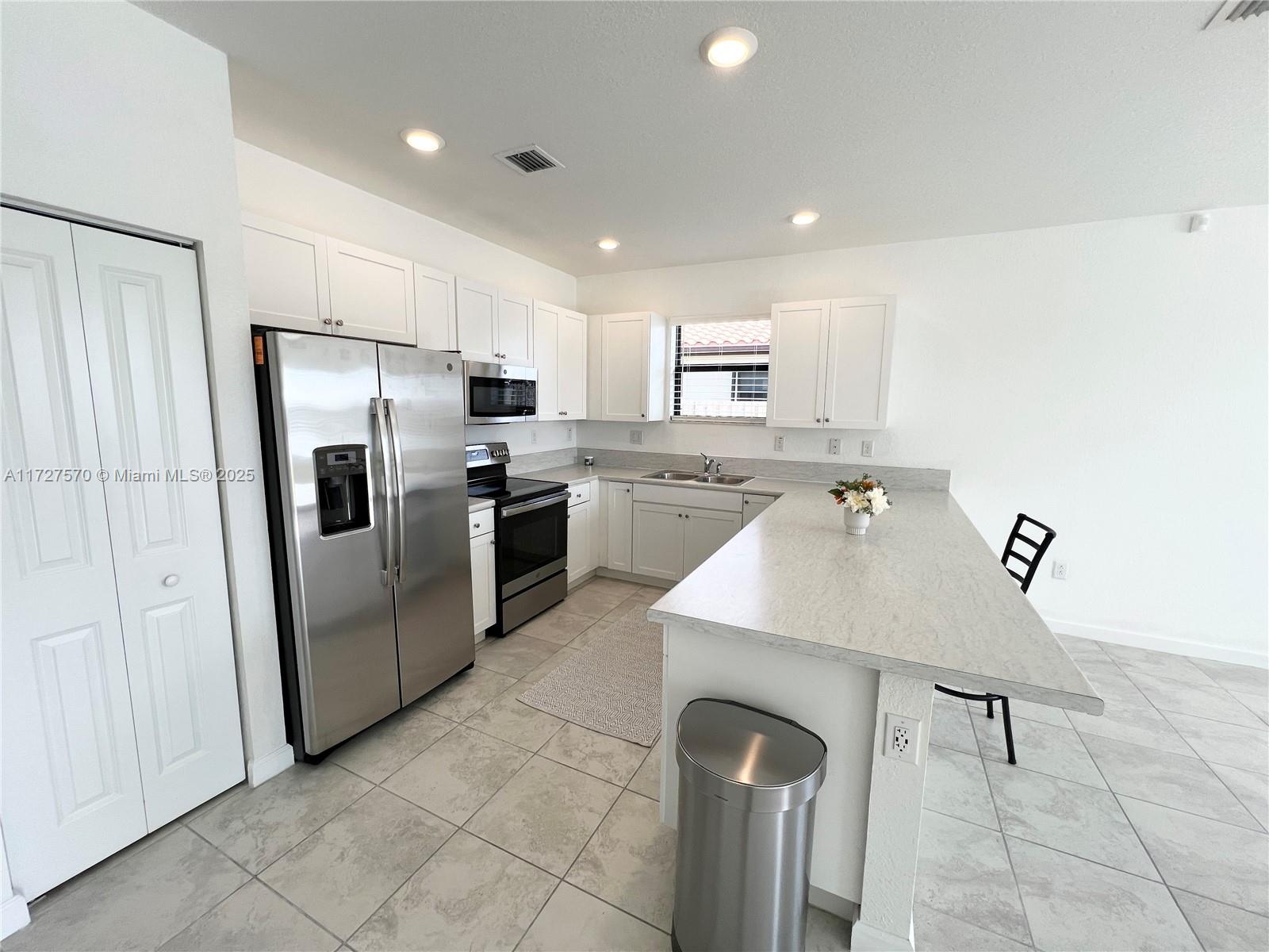 2552 SE 1st St # 2552