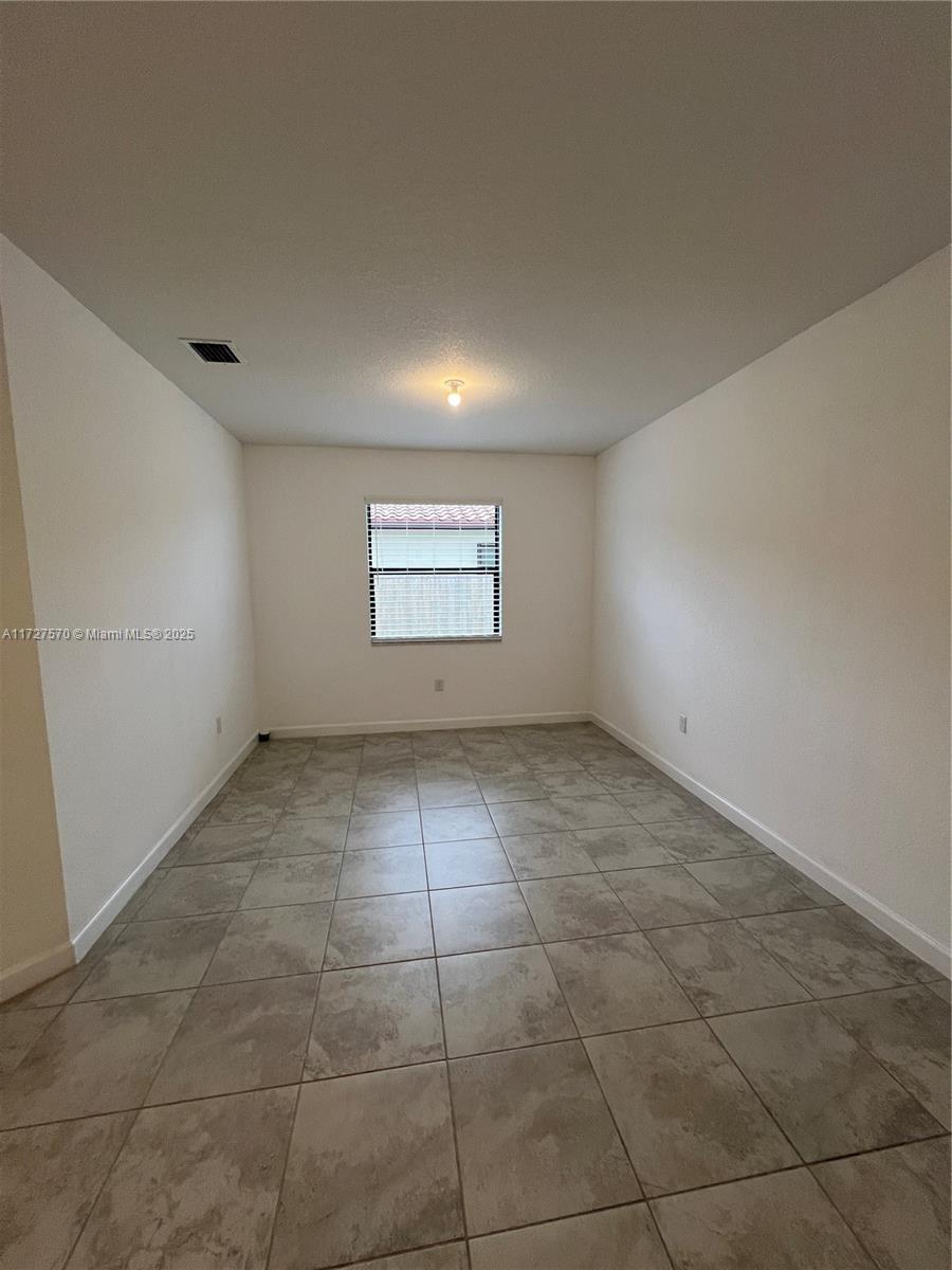 2552 SE 1st St # 2552
