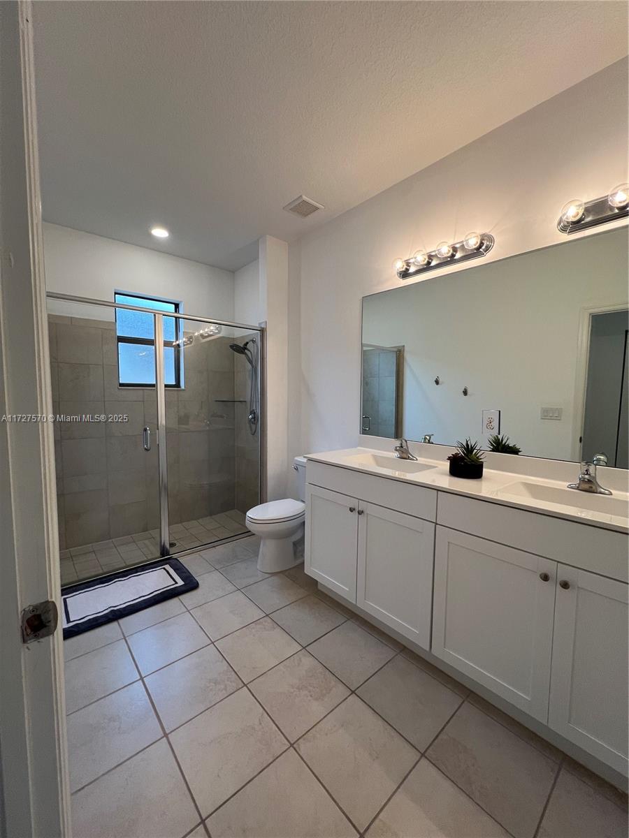 2552 SE 1st St # 2552