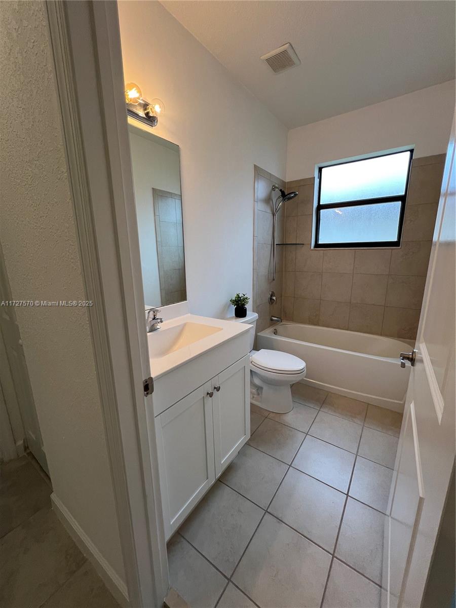 2552 SE 1st St # 2552