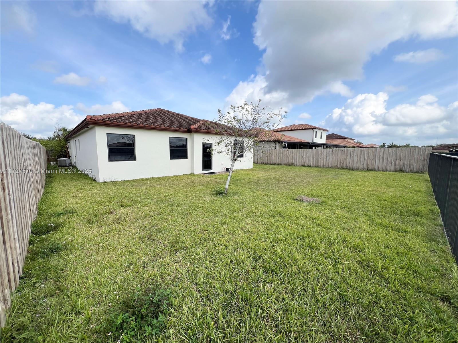 2552 SE 1st St # 2552