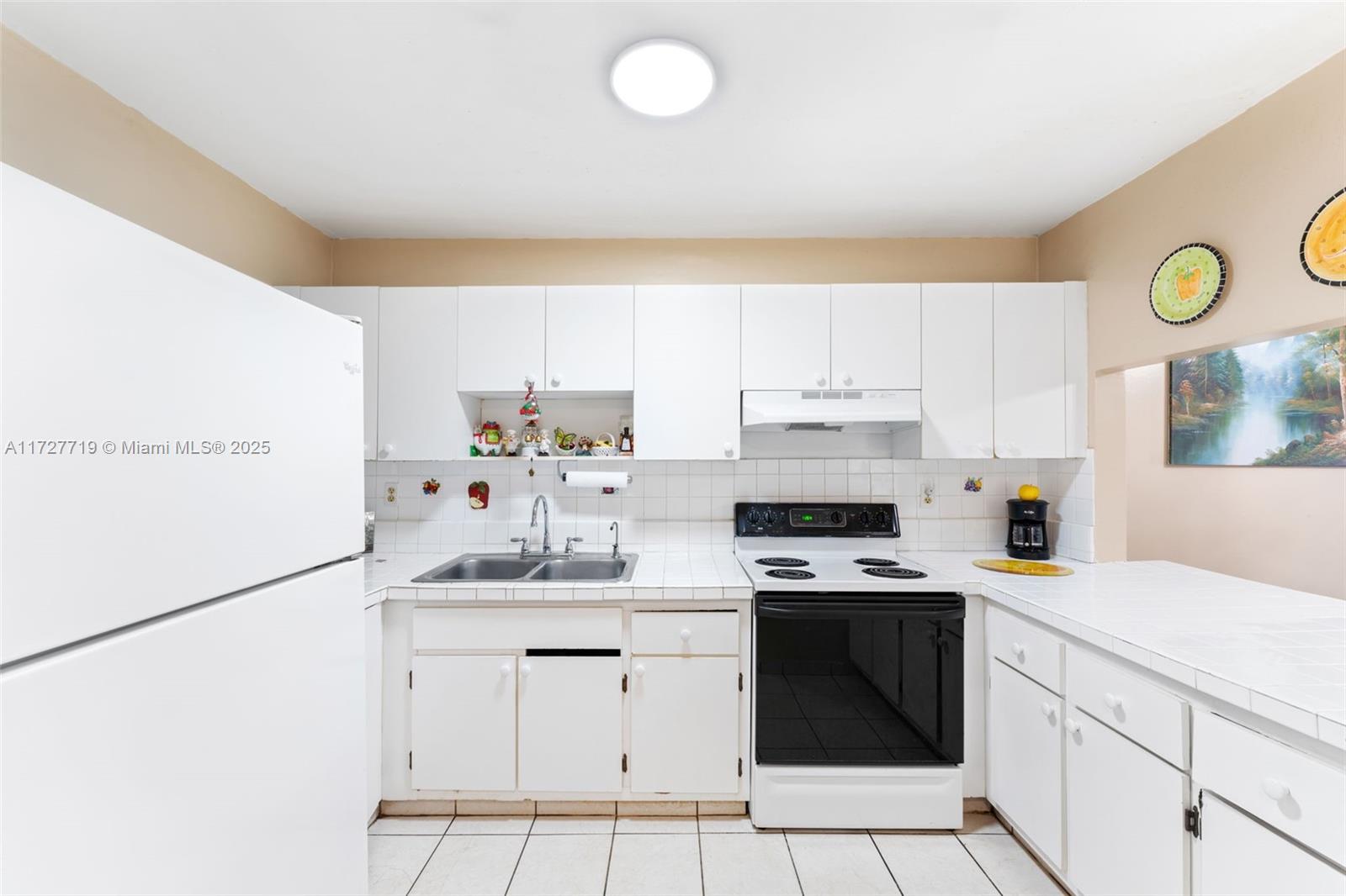 305 W 68th St # 212