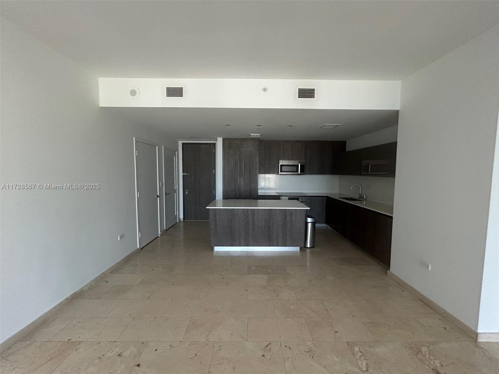 88 SW 7th St # 3307