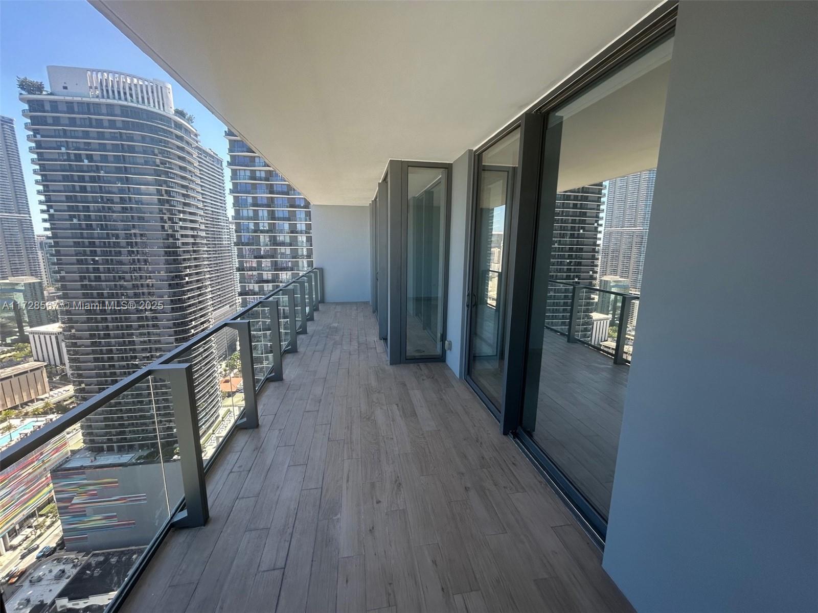 88 SW 7th St # 3307