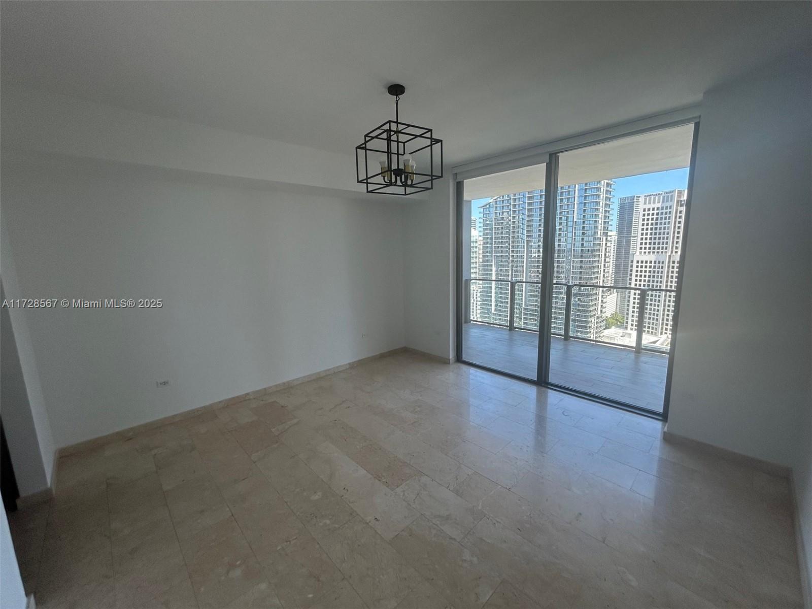 88 SW 7th St # 3307
