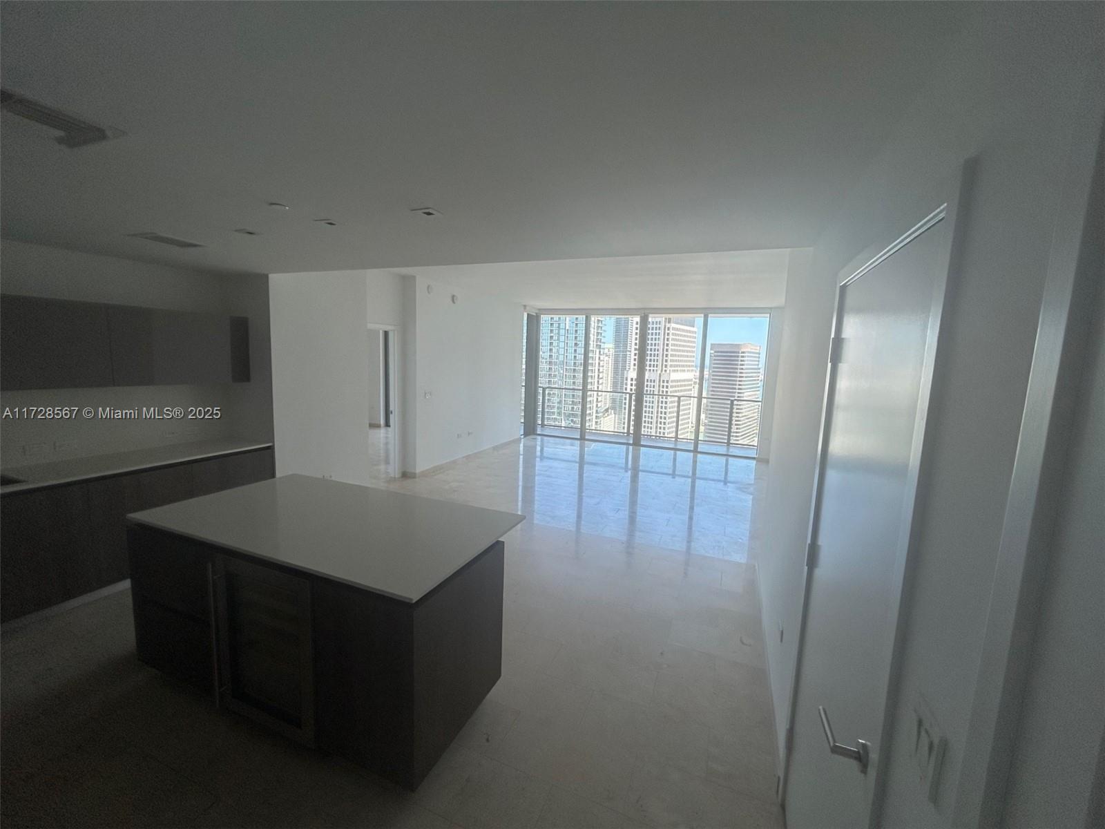 88 SW 7th St # 3307