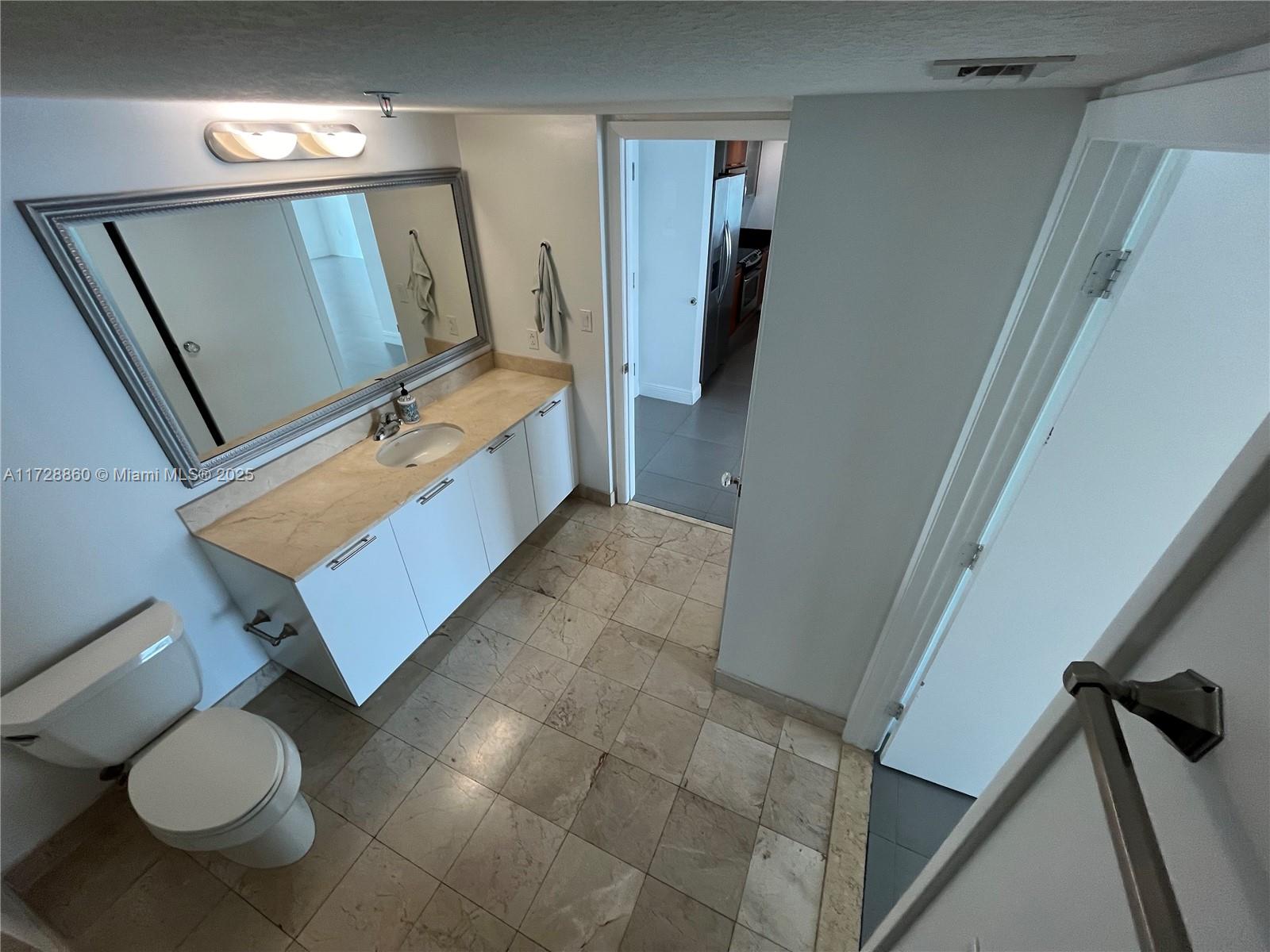 1800 N Bayshore Dr # 3505