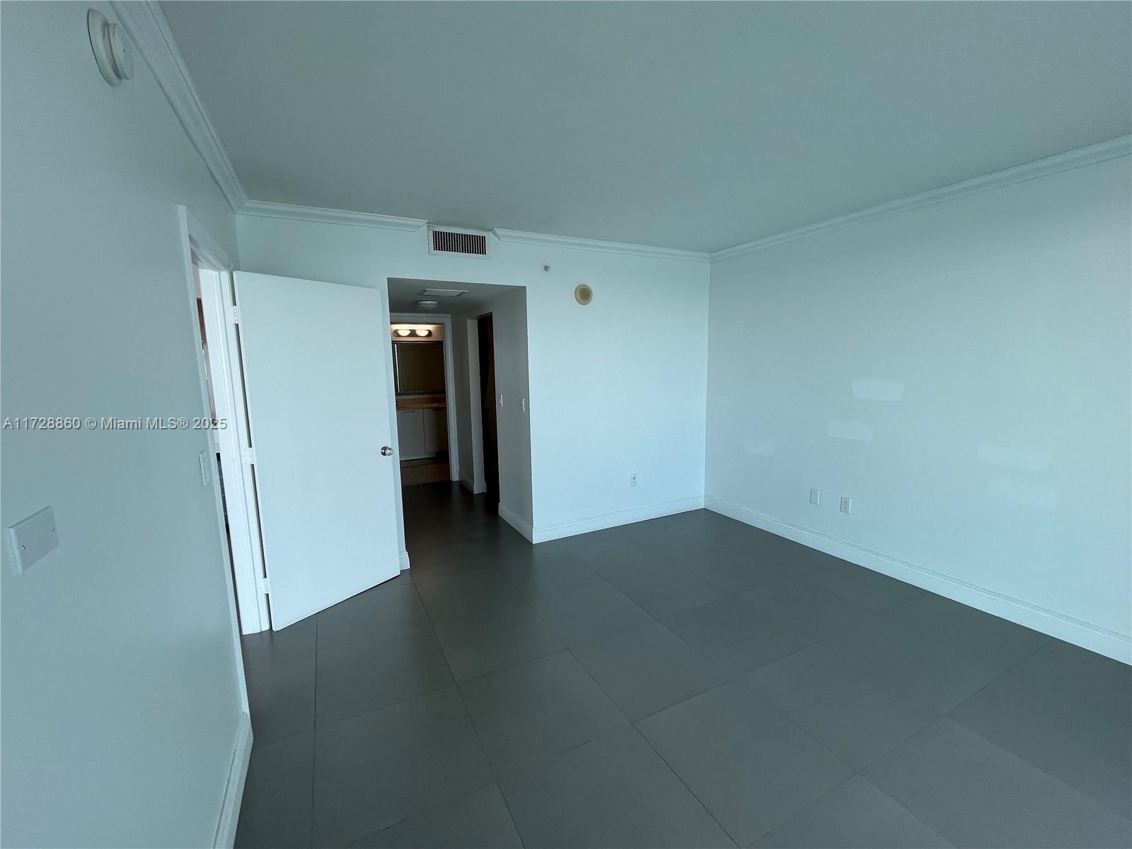 1800 N Bayshore Dr # 3505