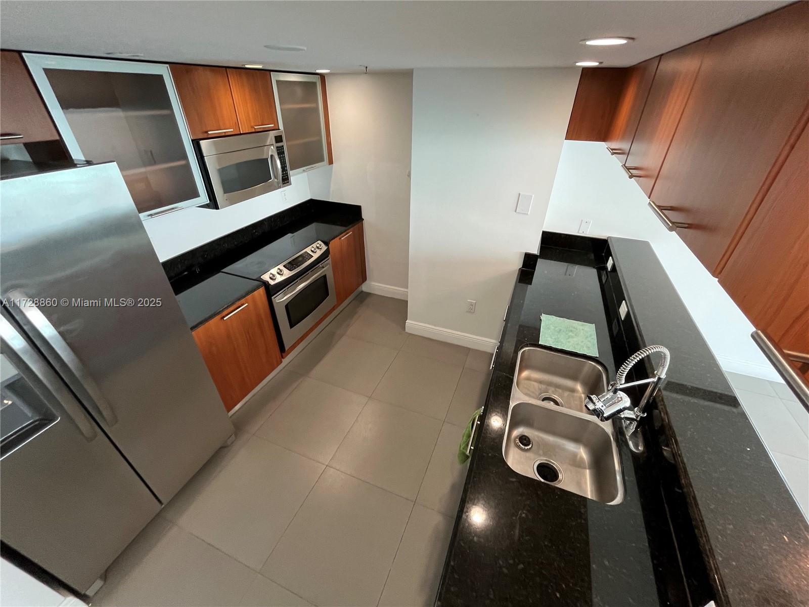 1800 N Bayshore Dr # 3505