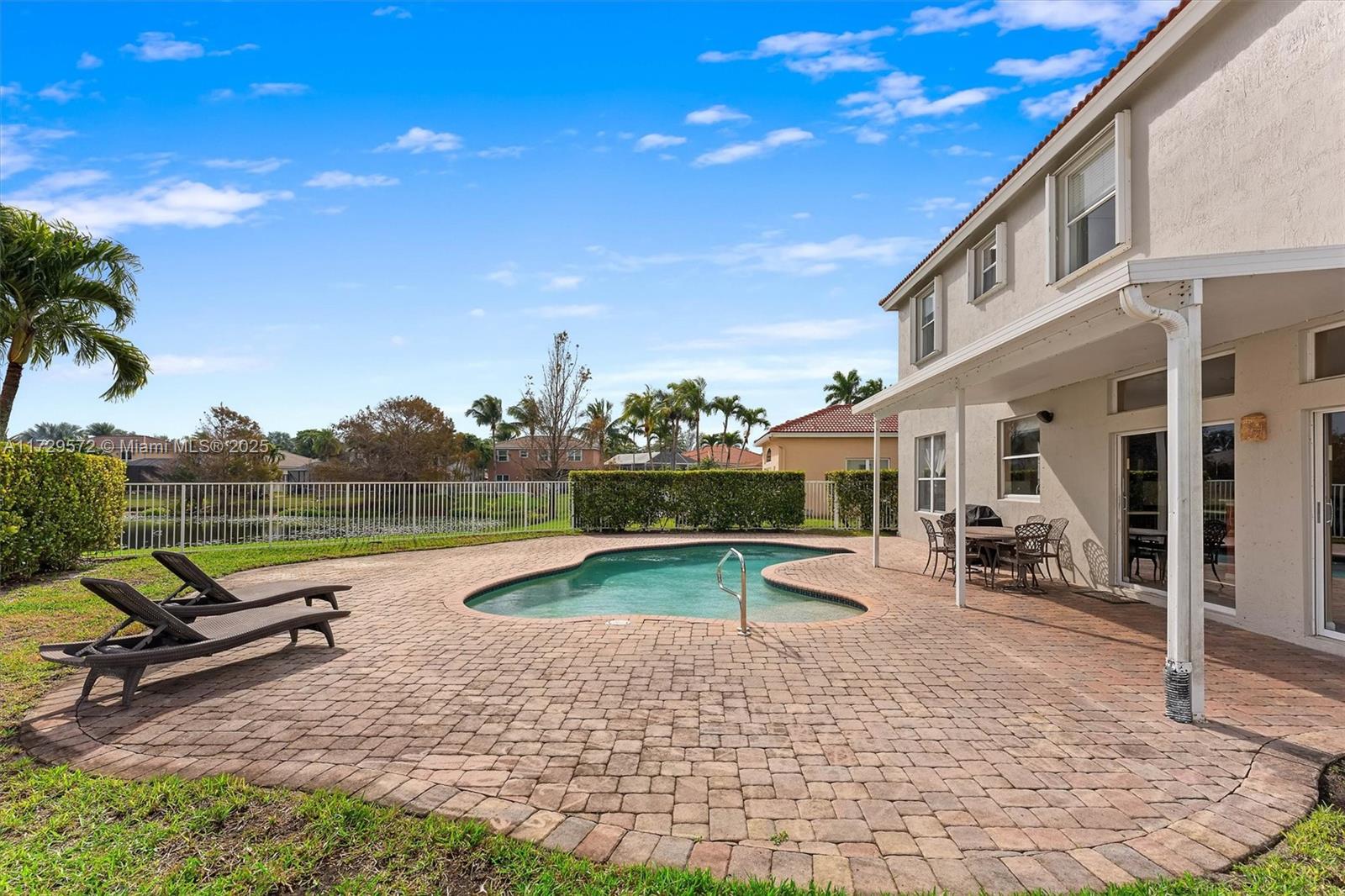 6423 Sand Hills Cir
