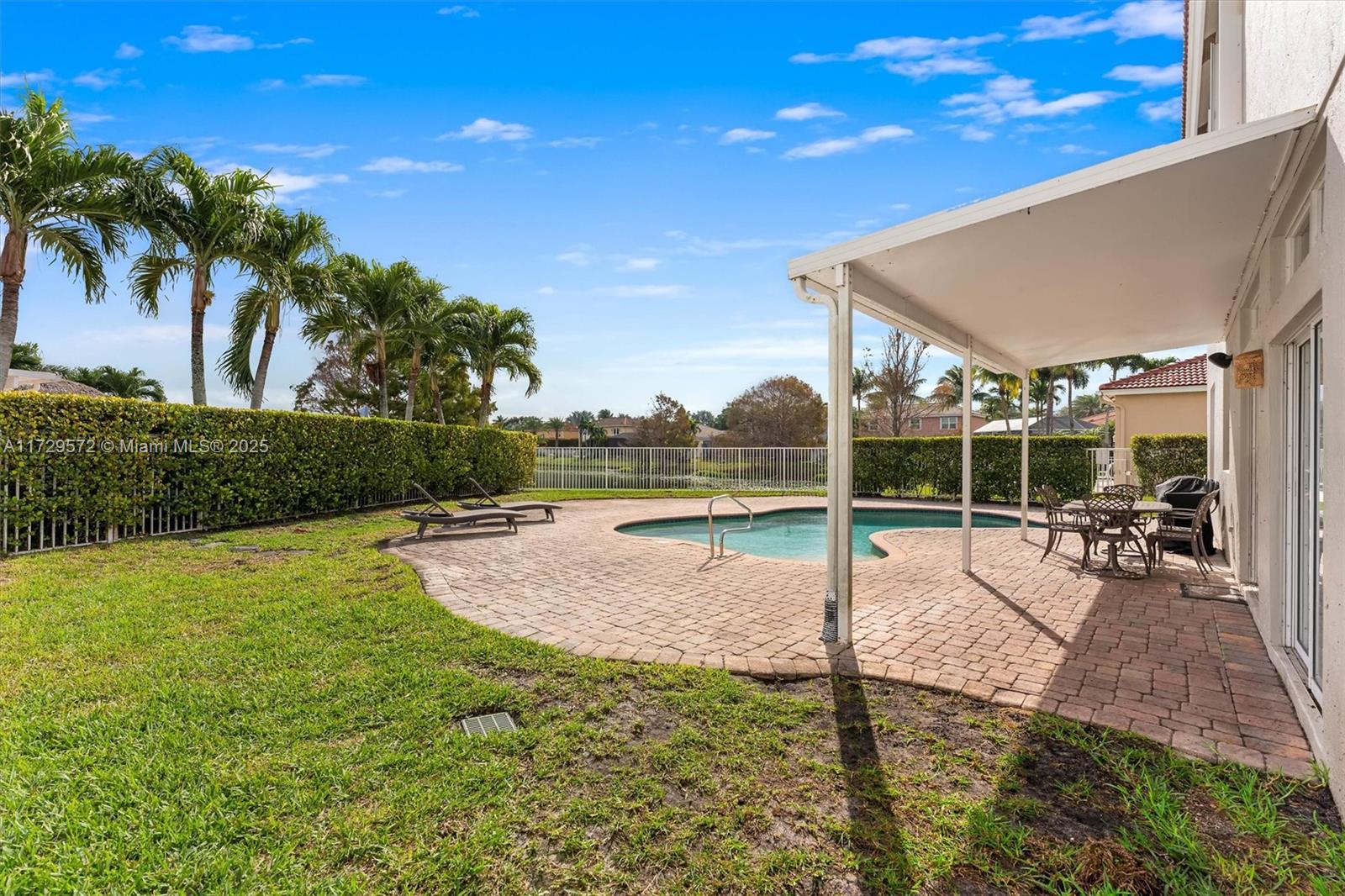 6423 Sand Hills Cir