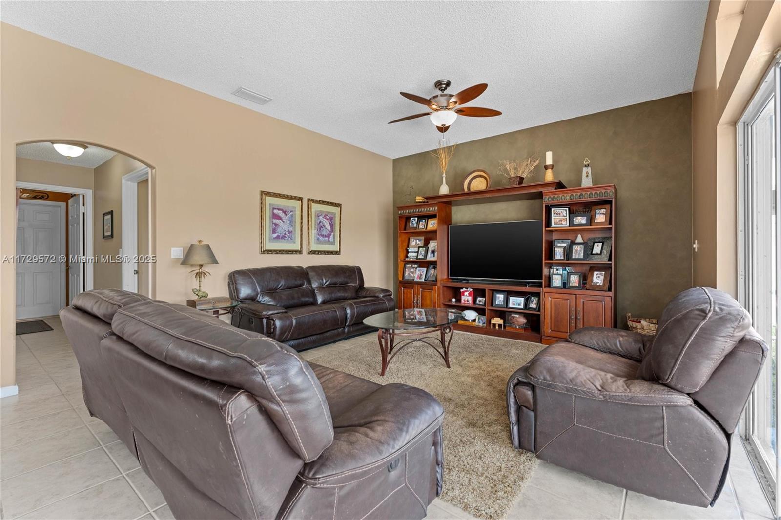 6423 Sand Hills Cir