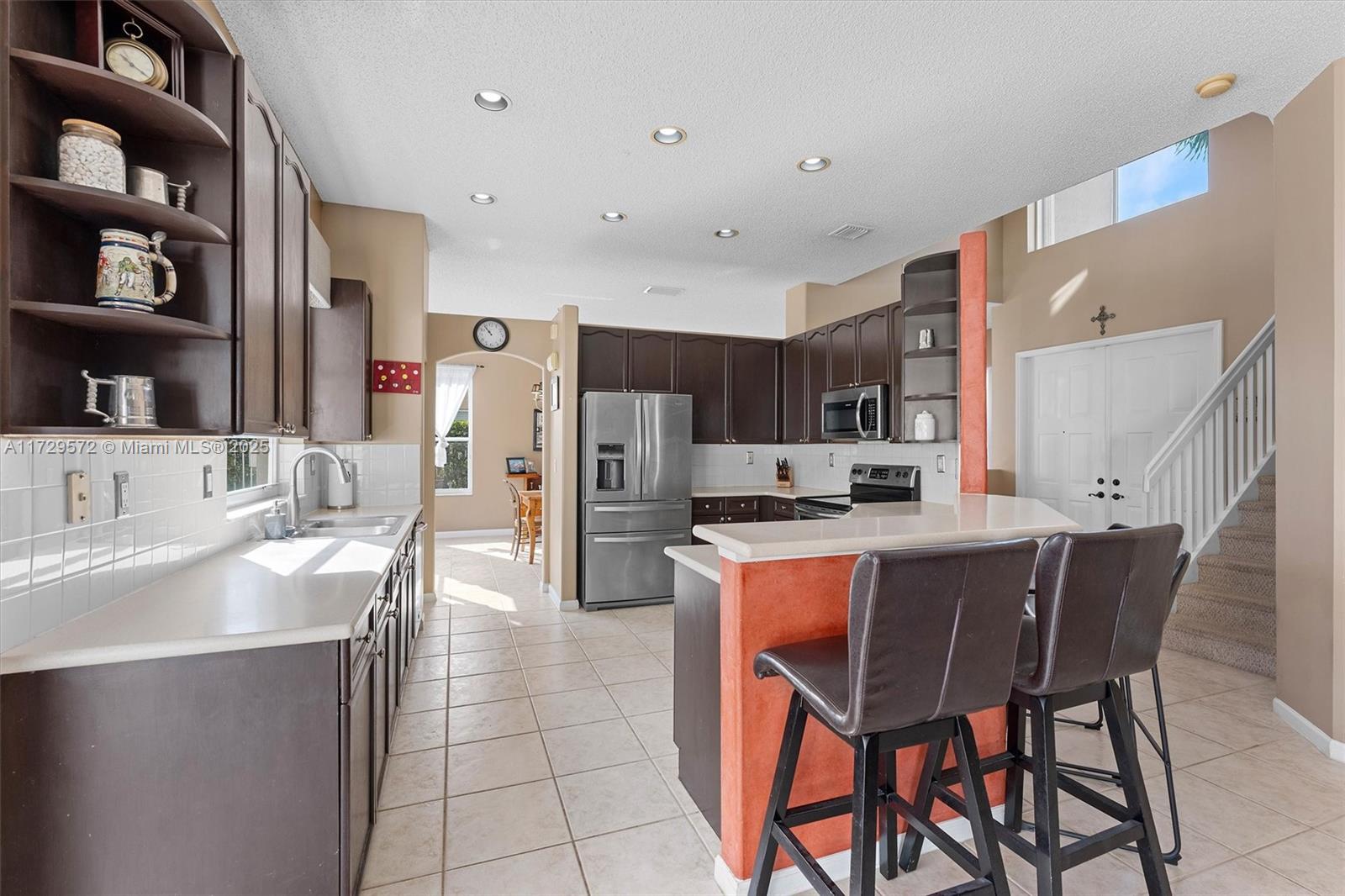 6423 Sand Hills Cir