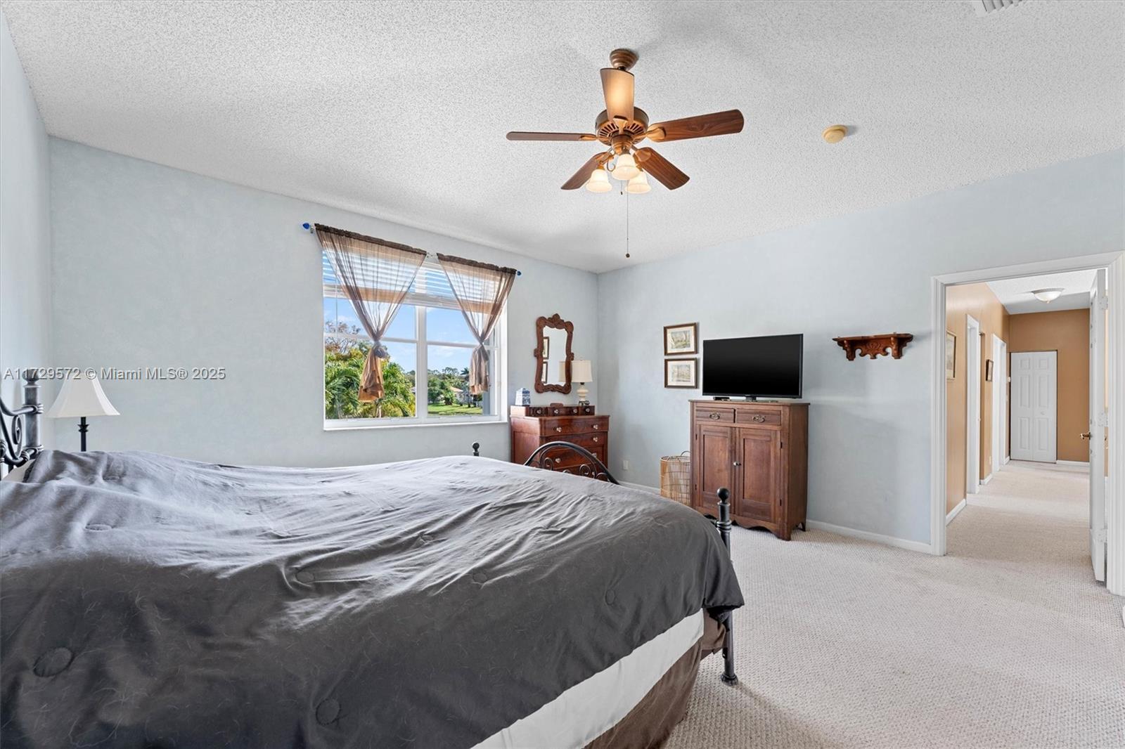 6423 Sand Hills Cir