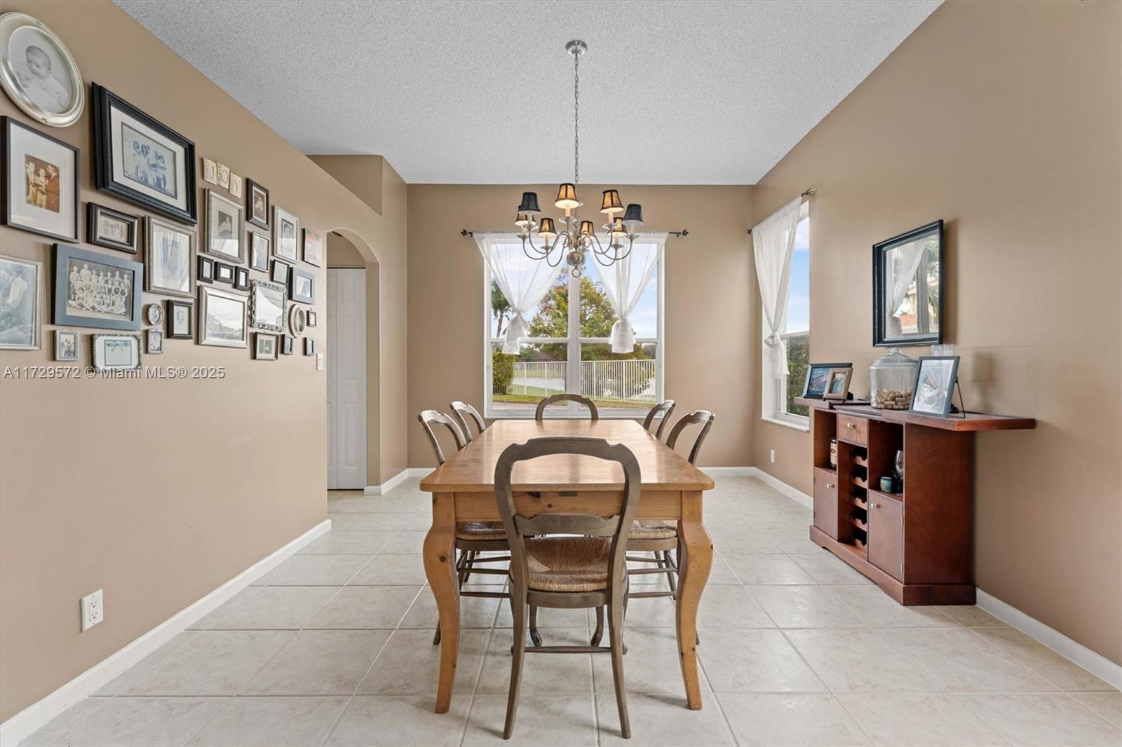 6423 Sand Hills Cir
