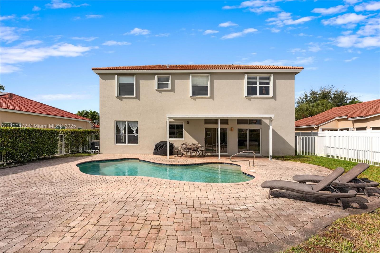 6423 Sand Hills Cir