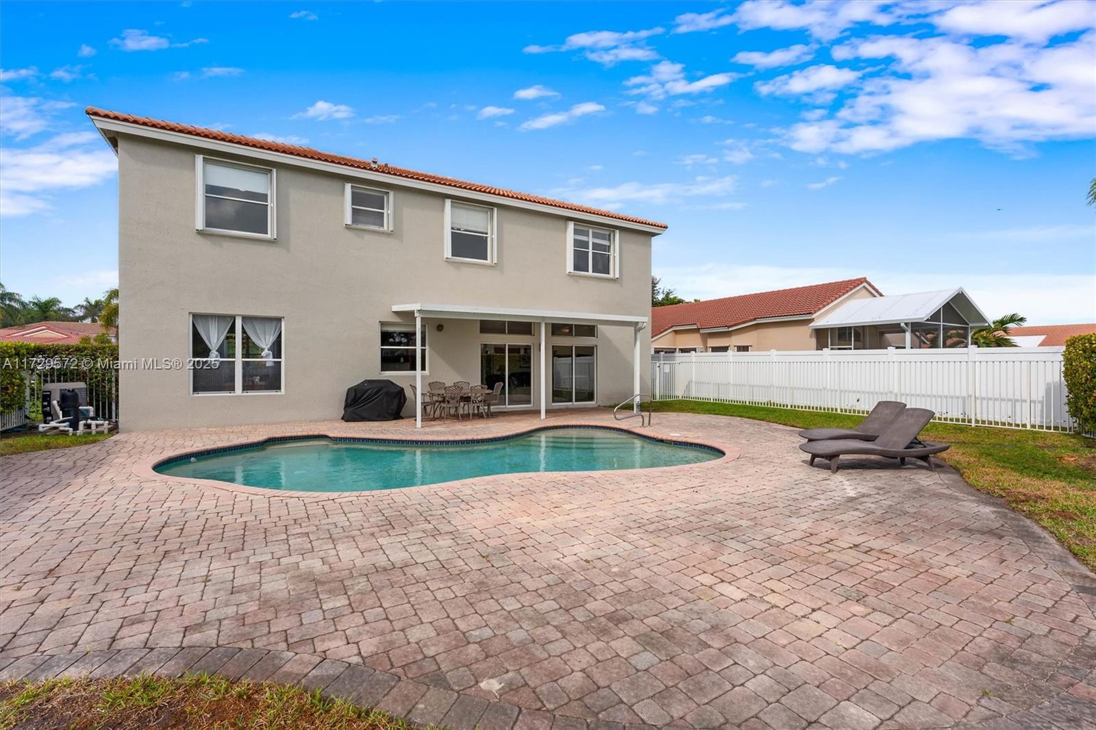 6423 Sand Hills Cir