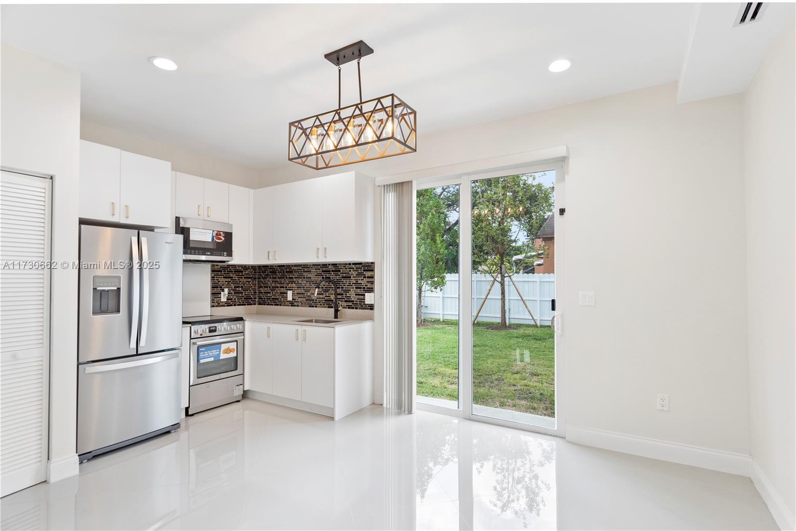 1250 NW 39th St # 1250