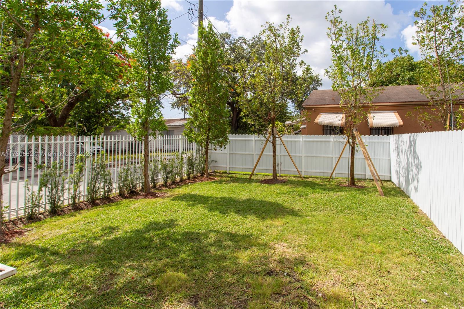 1250 NW 39th St # 1250