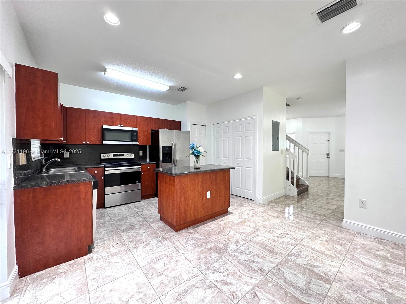 2905 SE 15th Ter