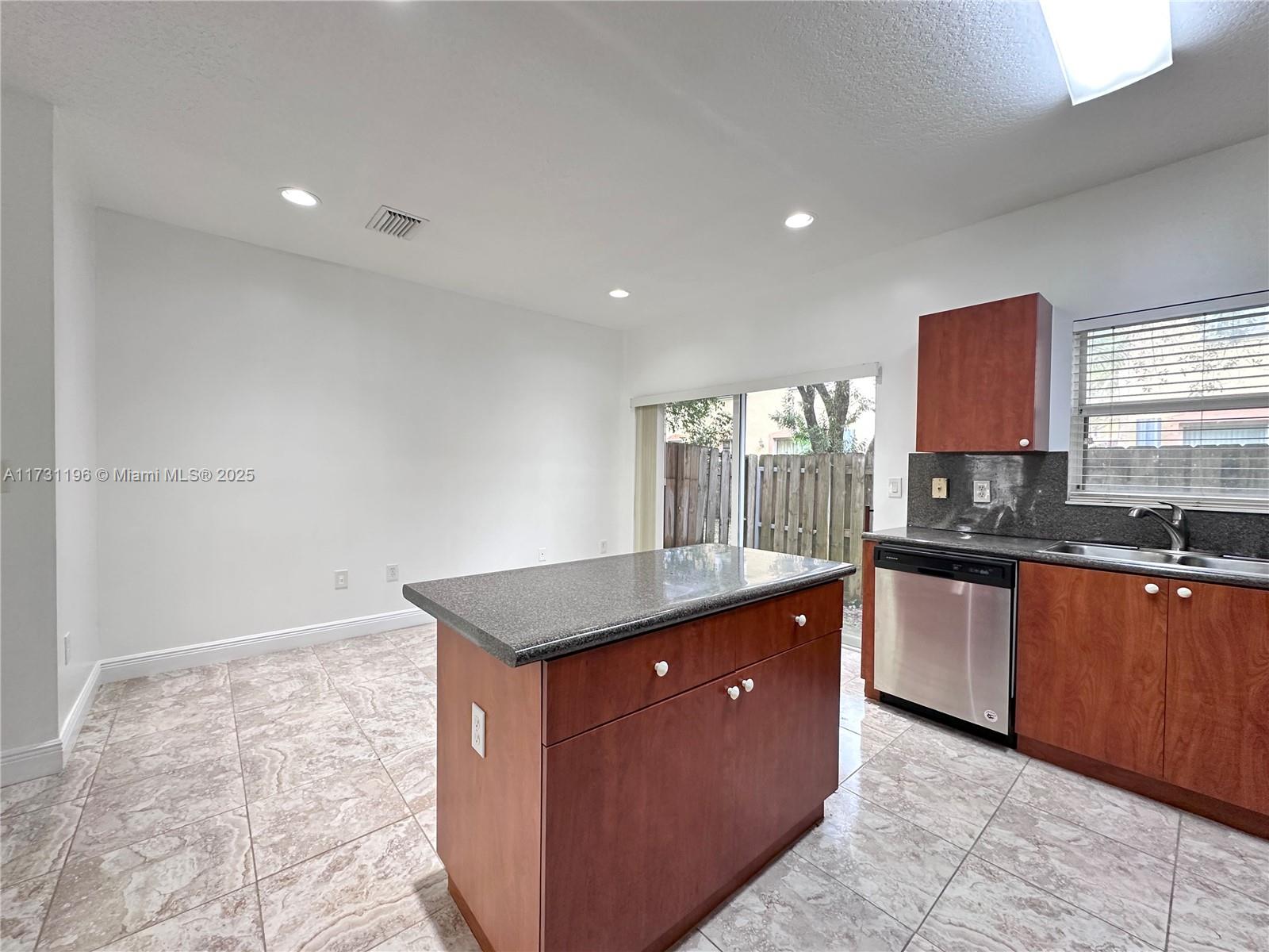 2905 SE 15th Ter