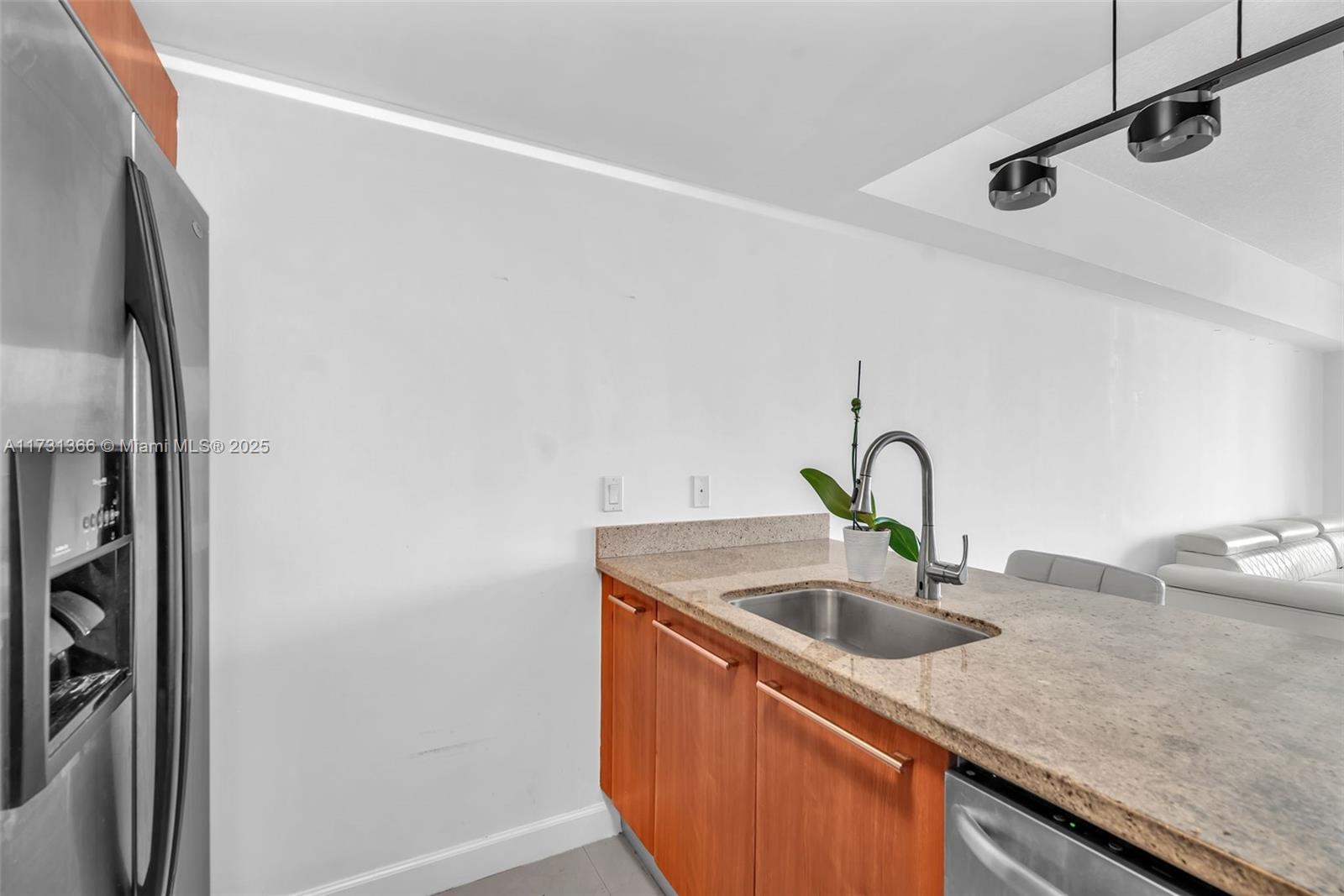 185 SW 7th St # 3503