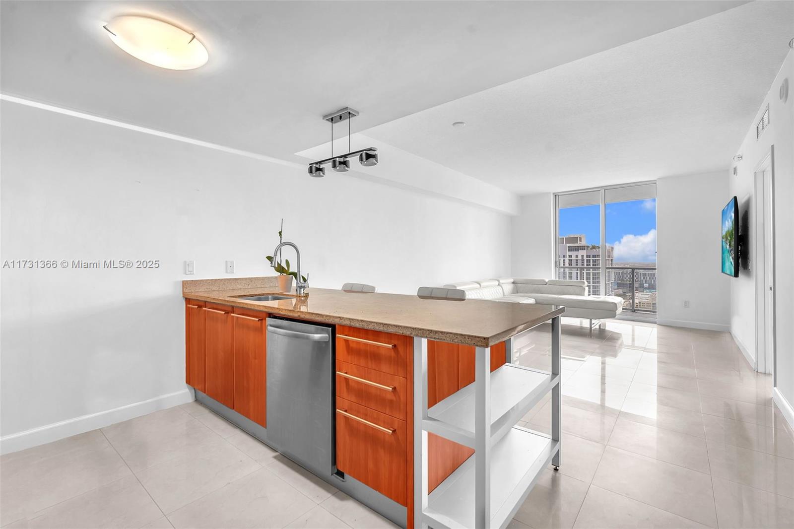 185 SW 7th St # 3503