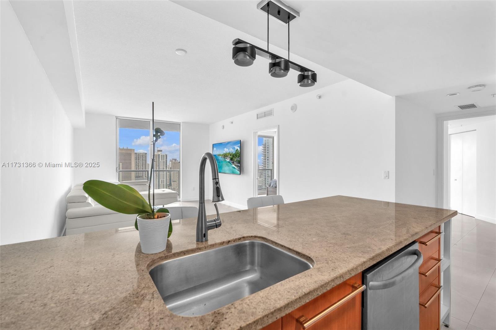 185 SW 7th St # 3503