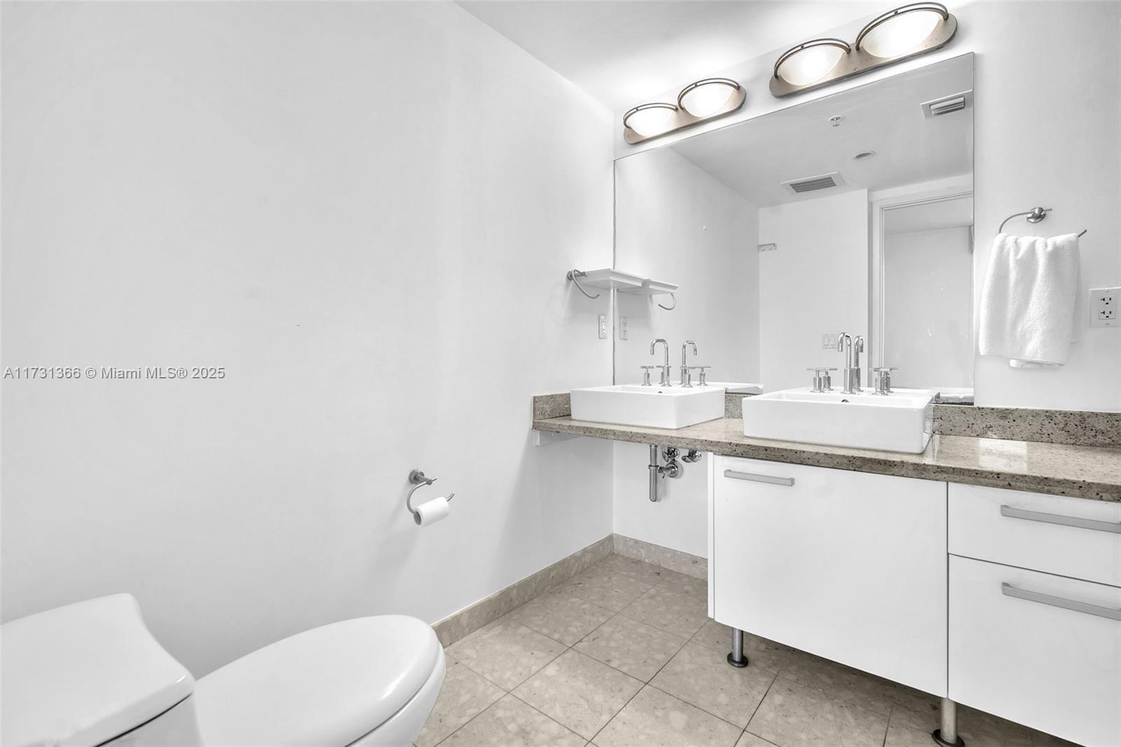 185 SW 7th St # 3503