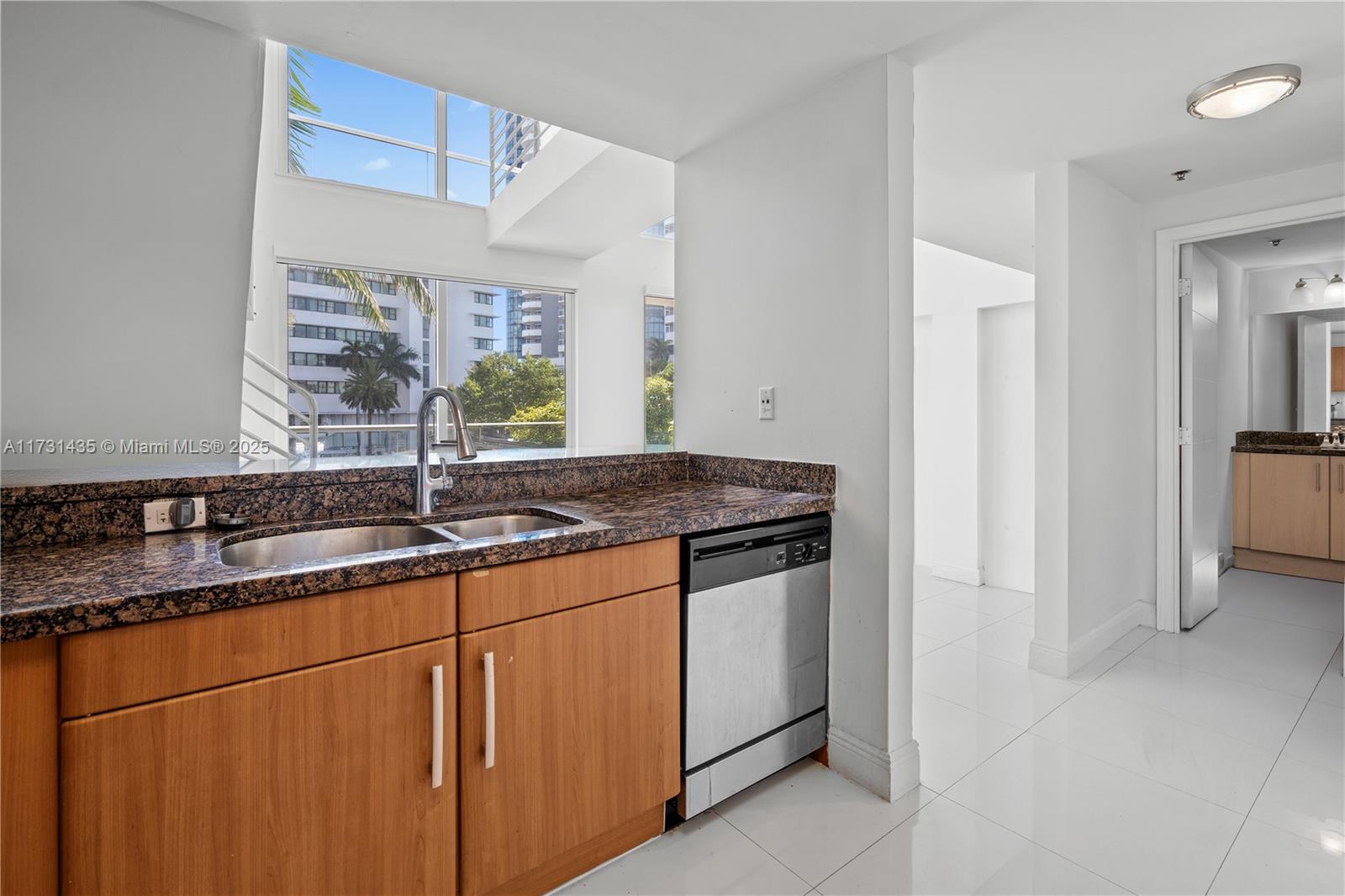 6362 Collins Ave # 518