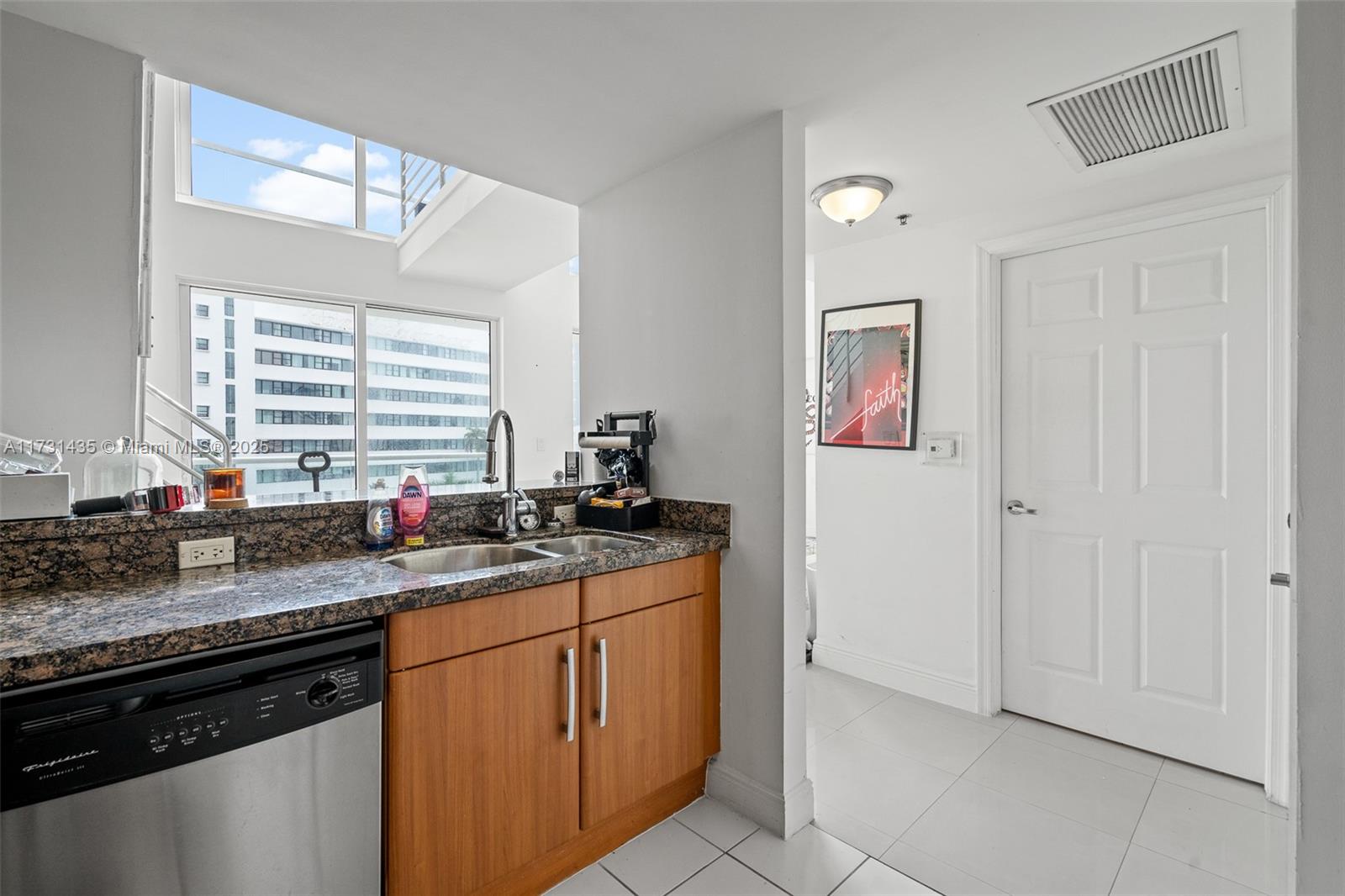 6362 Collins Ave # 518