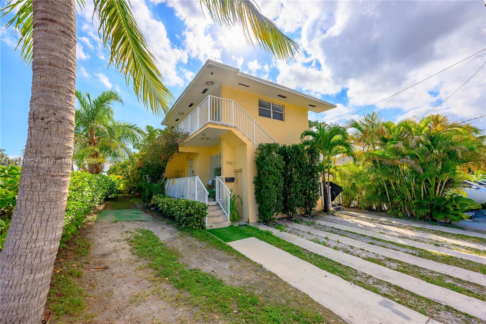 1700 NW 4th St