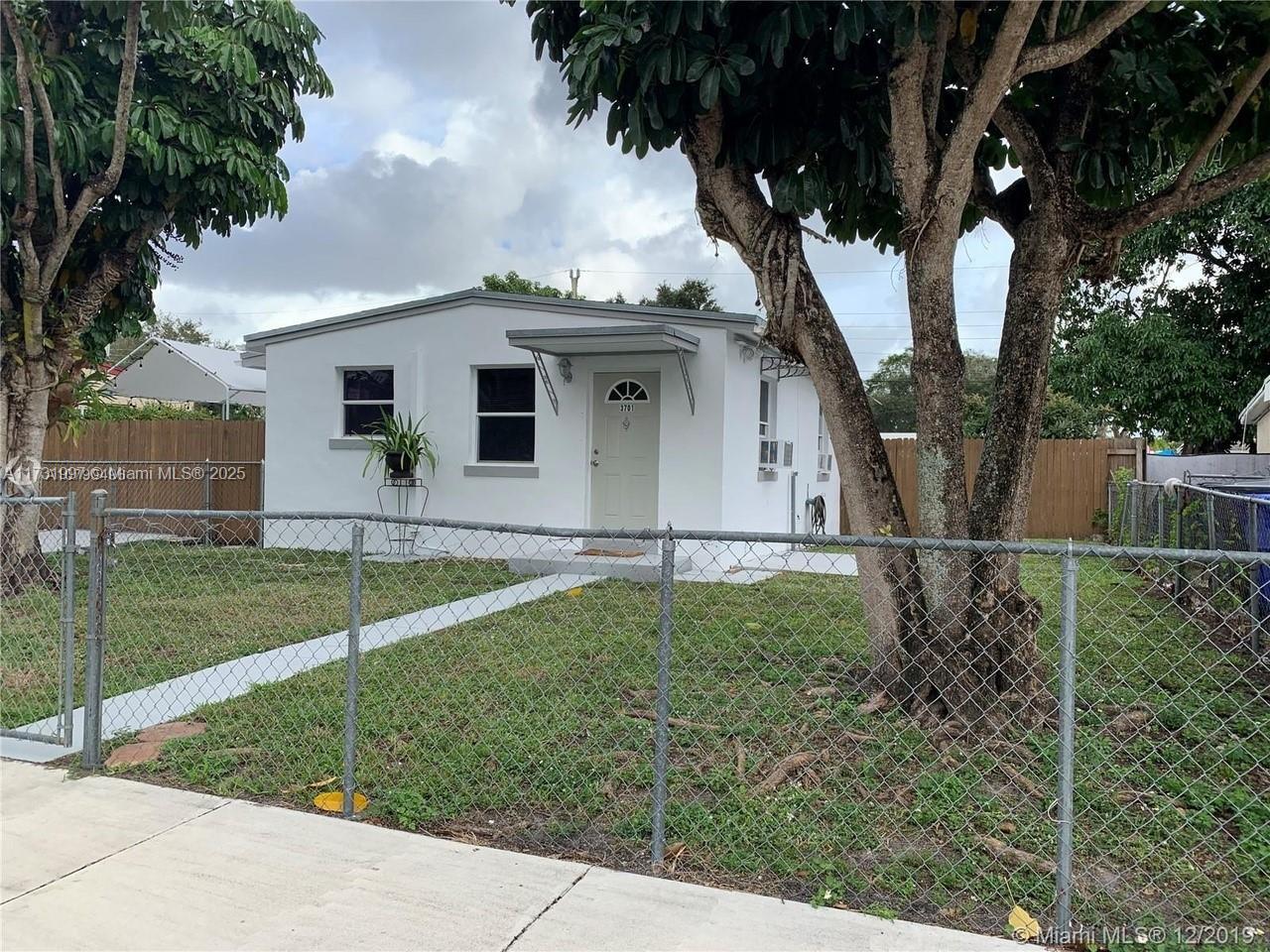 3701 SW 45th Ter
