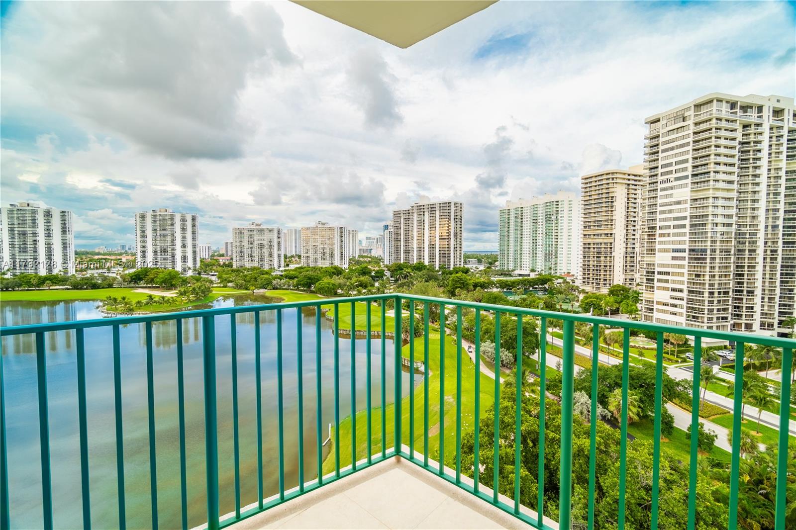 20000 E Country Club Dr # 1110