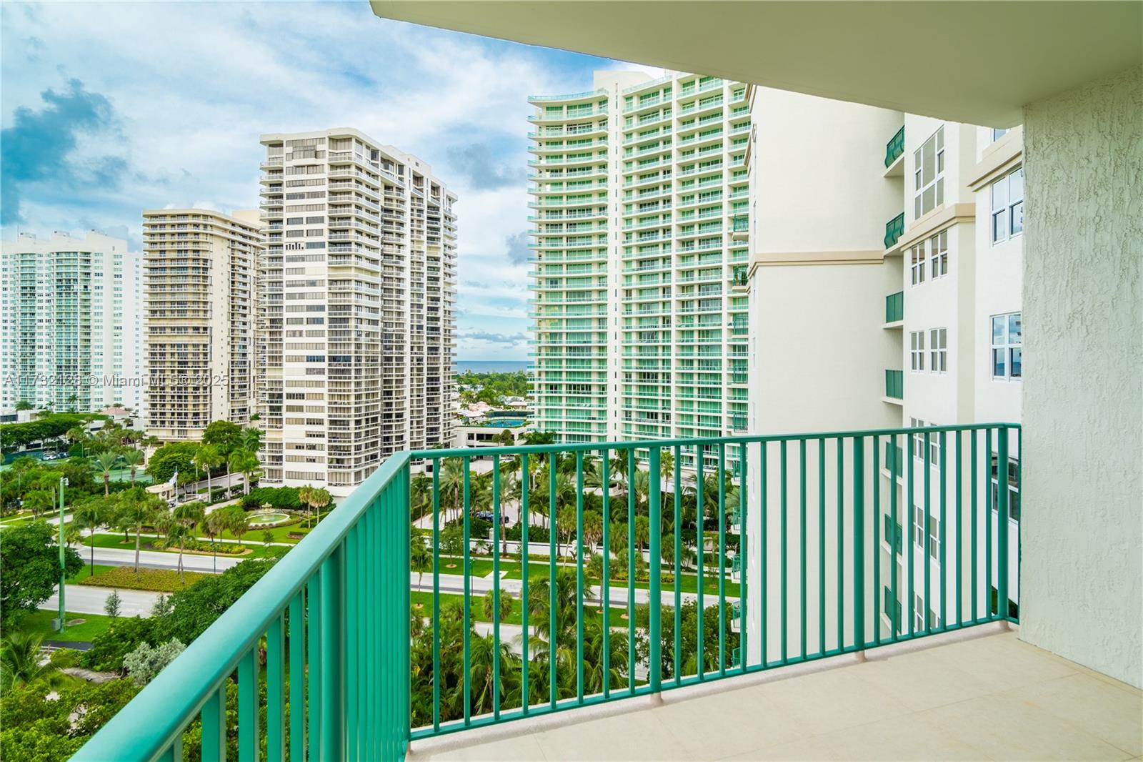 20000 E Country Club Dr # 1110