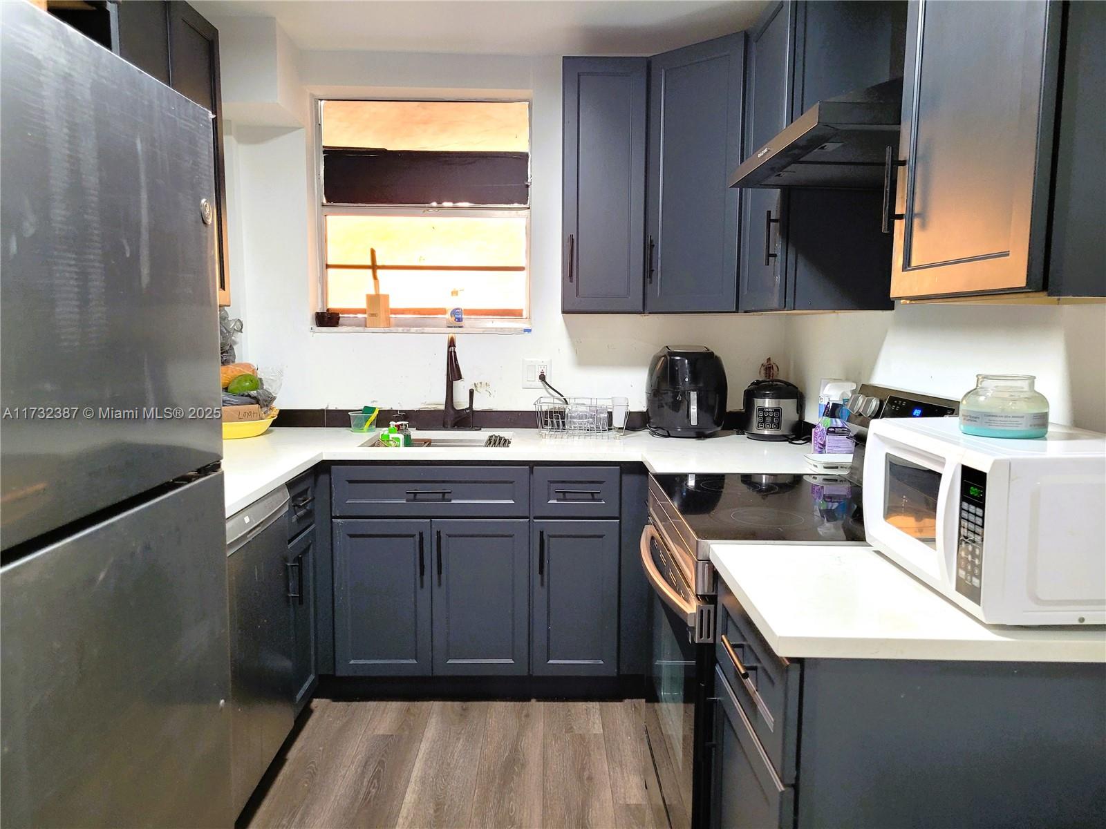 1400 Tallwood Ave # 204