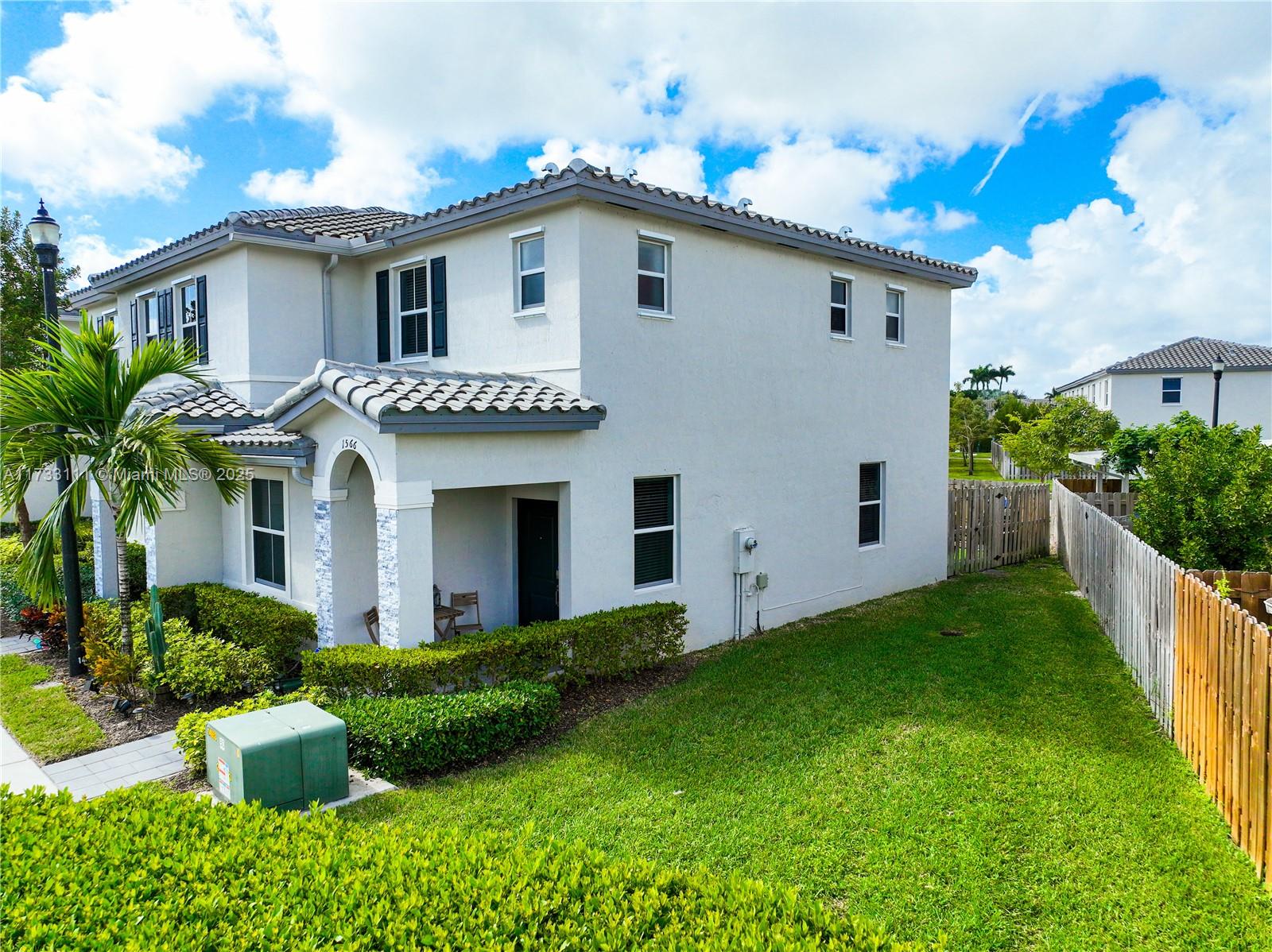 1566 SE 27th Ter