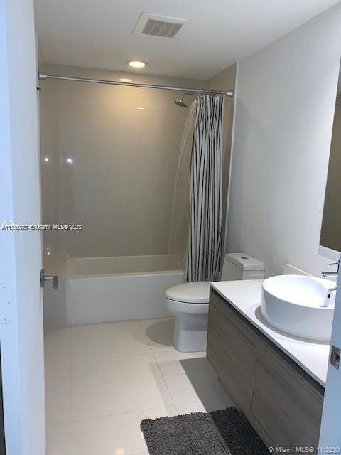 121 NE 34th St # 1214