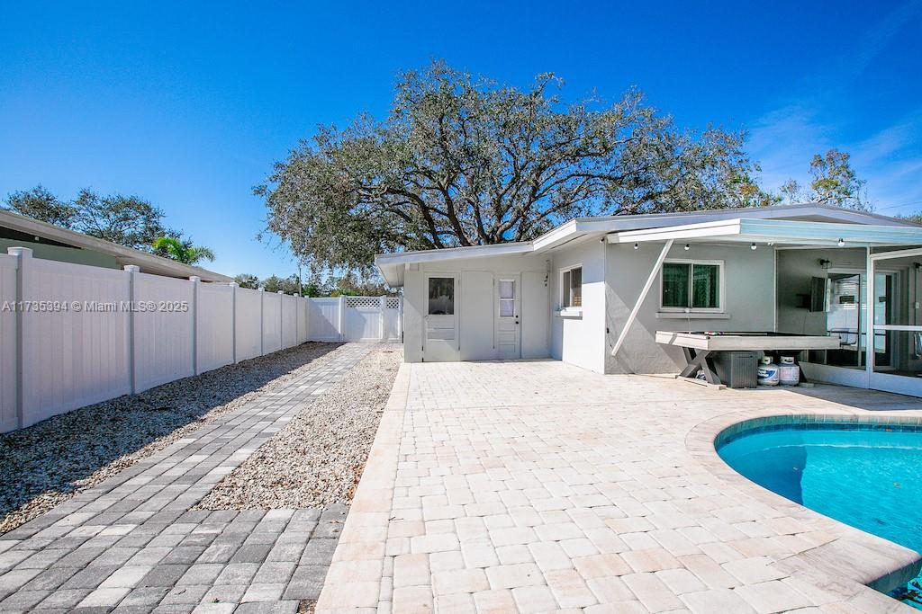 1800 Barstow Place