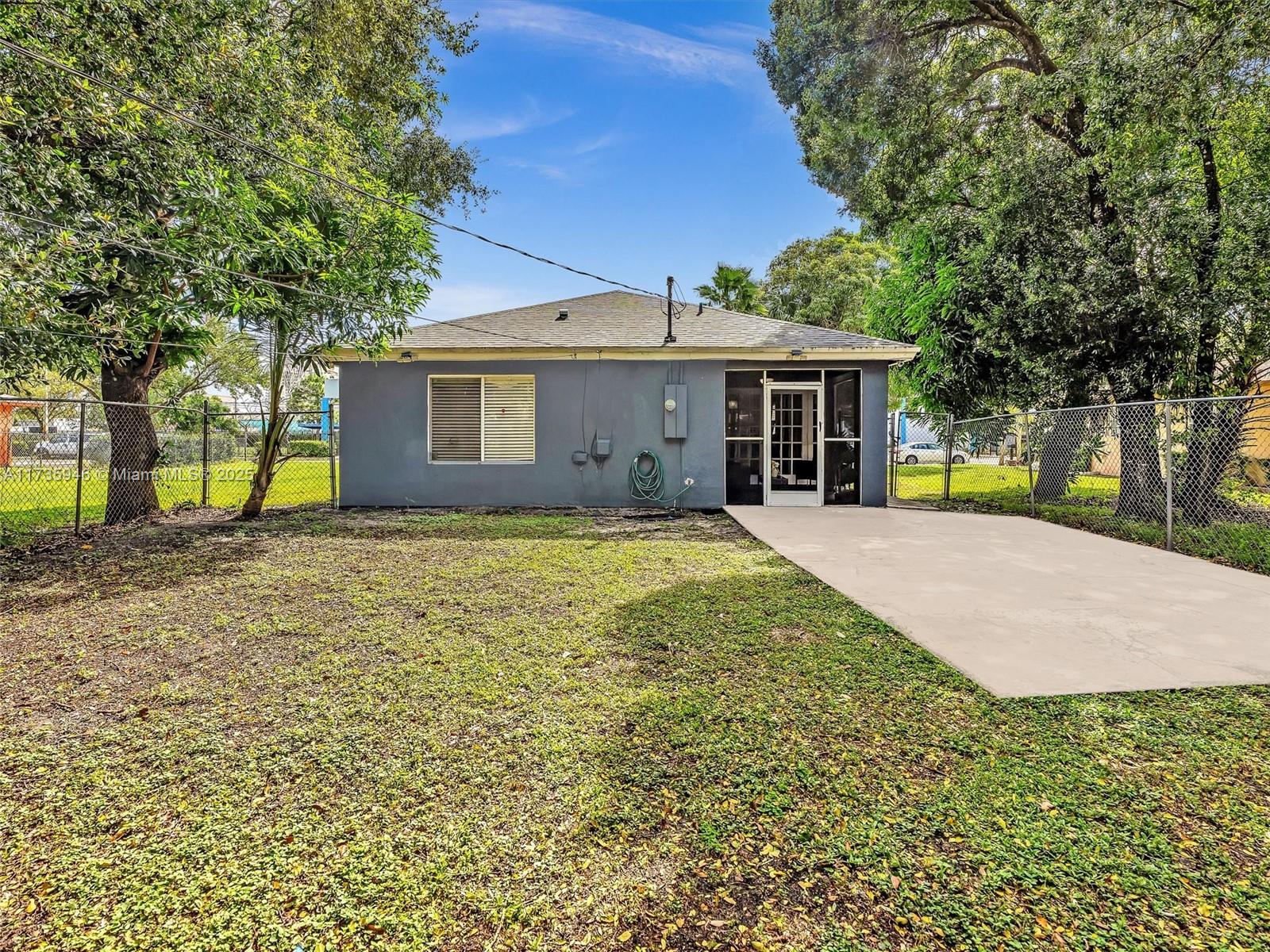 823 NW 2nd St