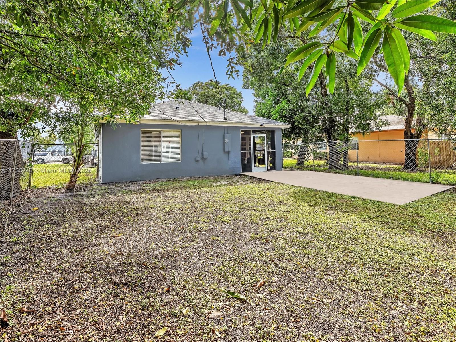 823 NW 2nd St